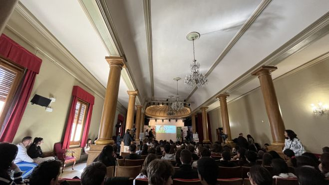 Un salón abarrotado escuchó con atención a las deportistas. Foto: A. M. Un salón abarrotado escuchó con atención a las deportistas. Foto: A. M.