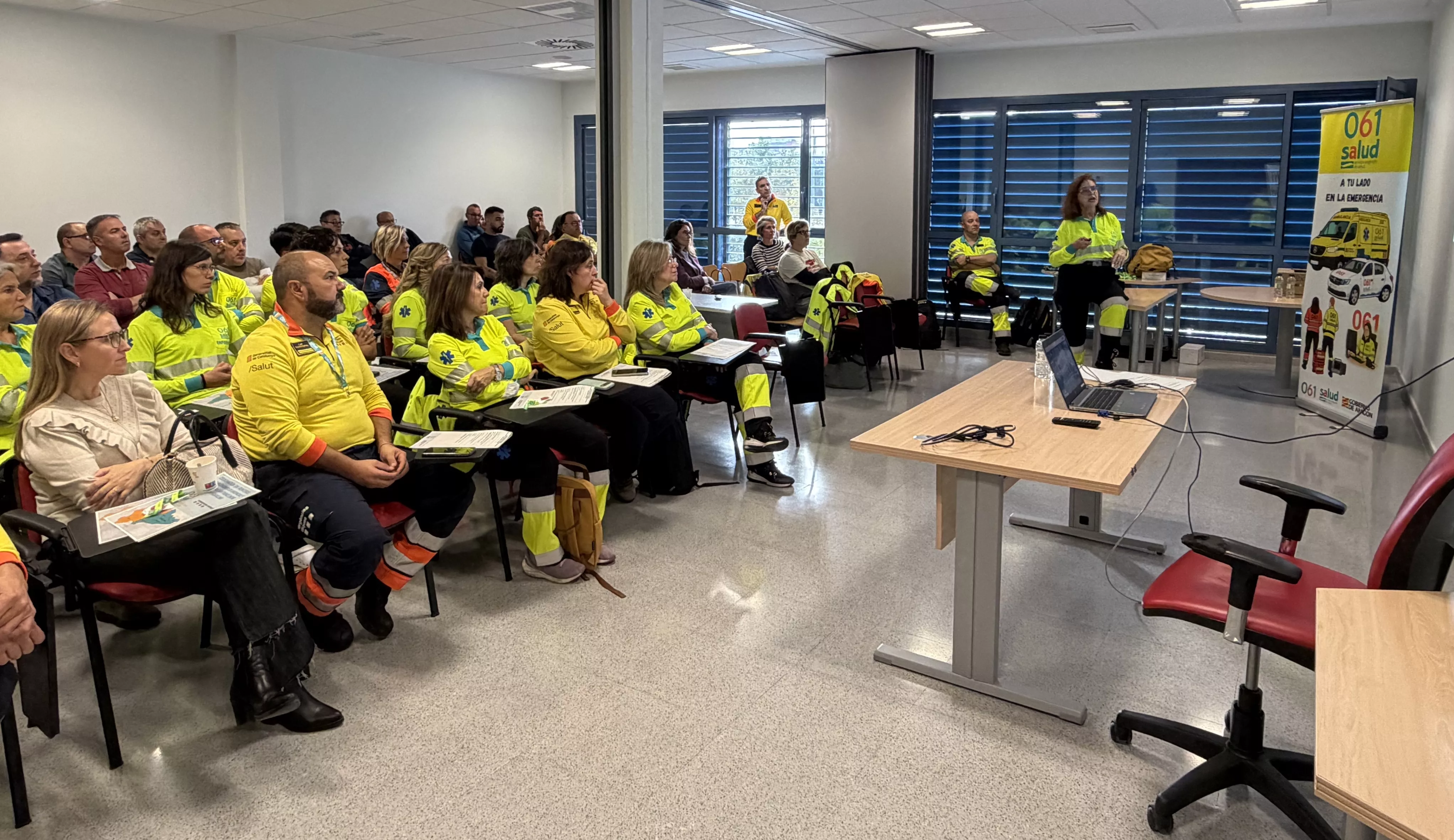 Asistentes del 061 Aragón y el SEM de Cataluña a la jornada celebrada en Fraga.