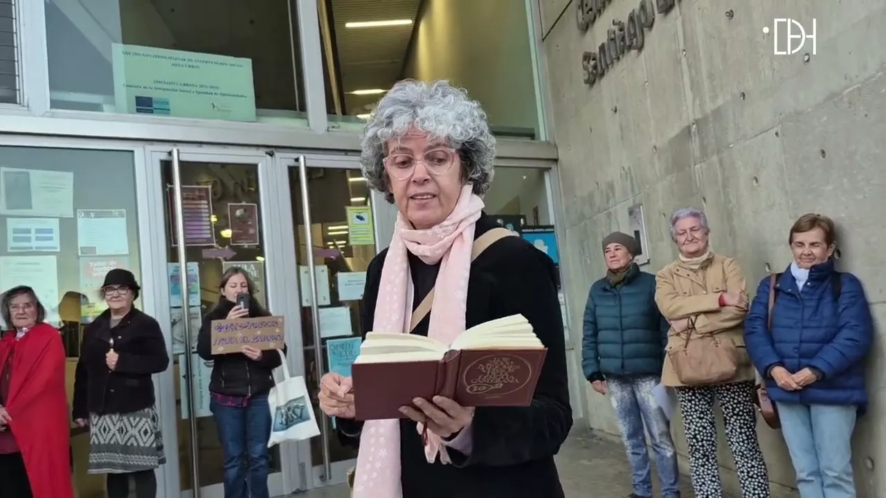 Performance "Libros secuestrados".