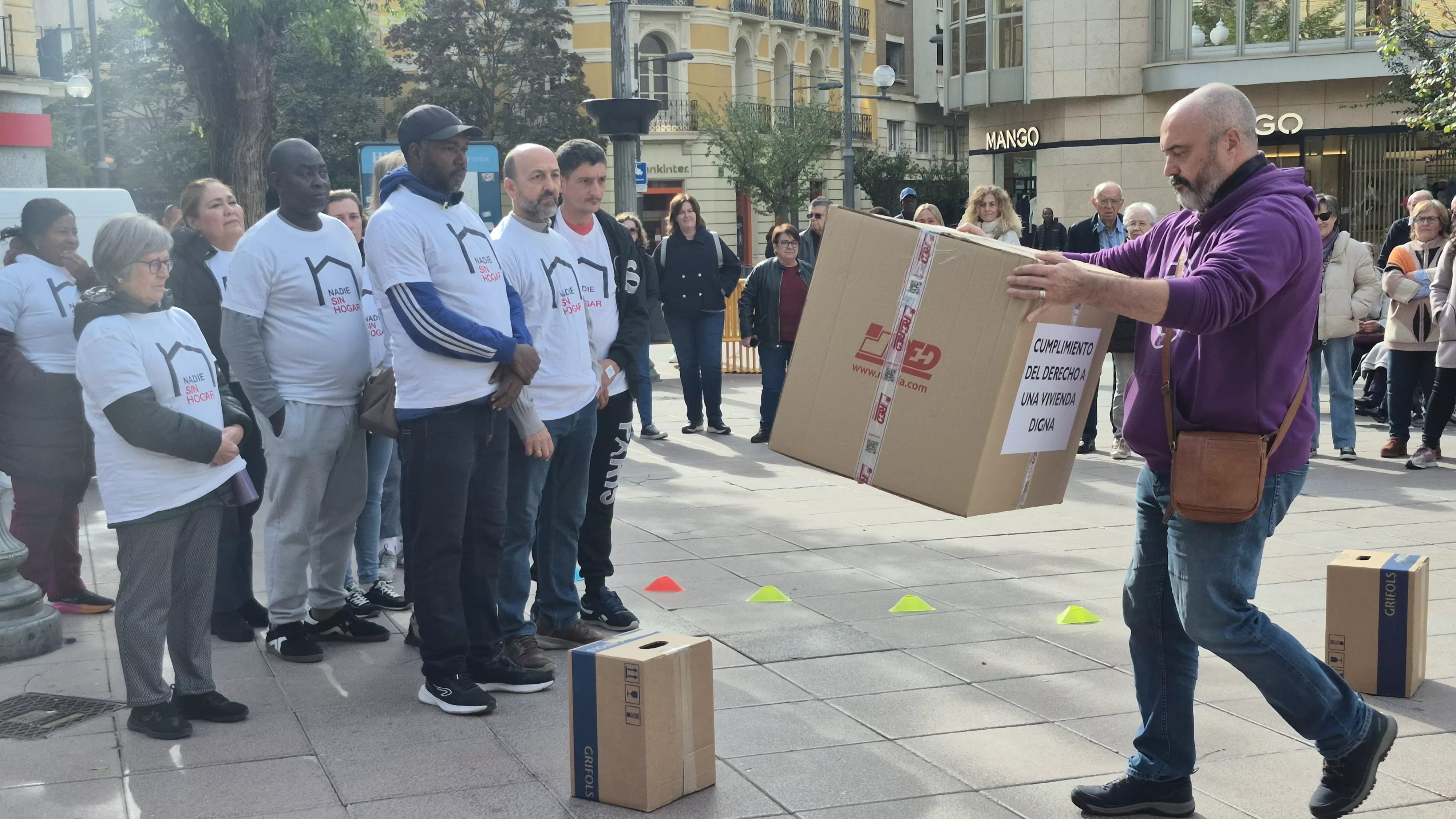 Acto de Cáritas Huesca con motivo del Día de las Personas sin Hogar. Foto Myriam Martínez