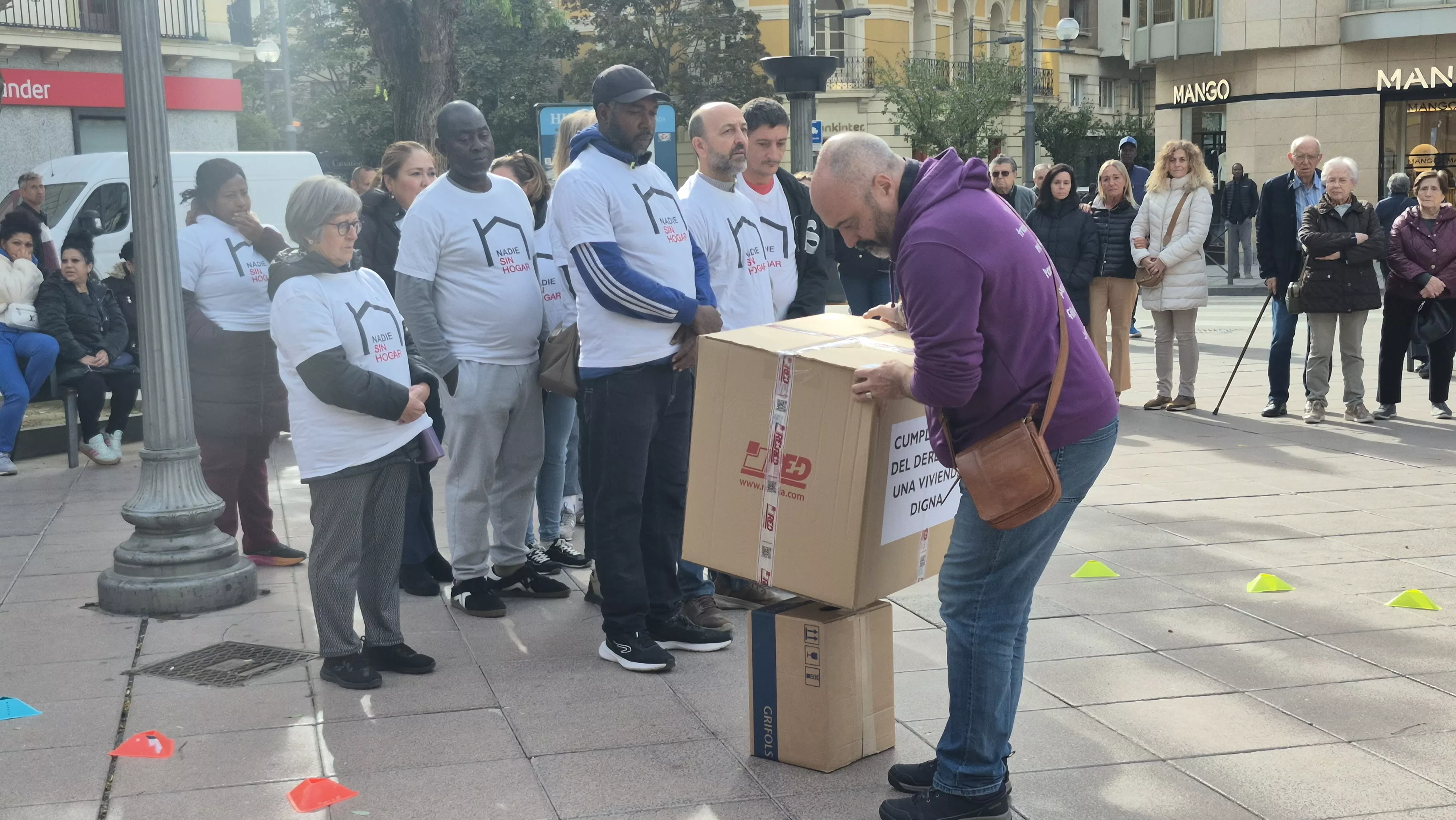 Acto de Cáritas Huesca con motivo del Día de las Personas sin Hogar. Foto Myriam Martínez