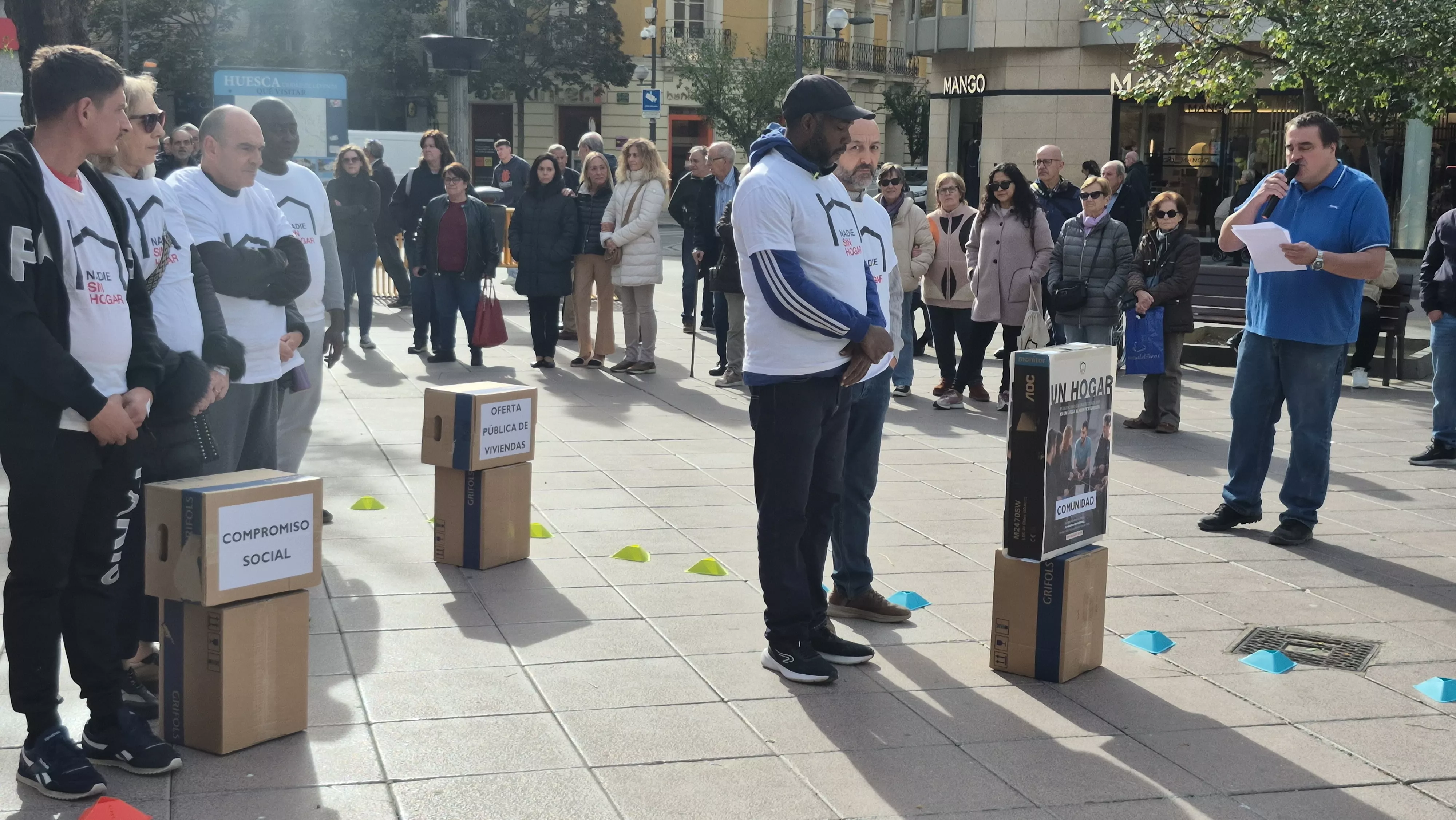 Acto de Cáritas Huesca con motivo del Día de las Personas sin Hogar. Foto Myriam Martínez