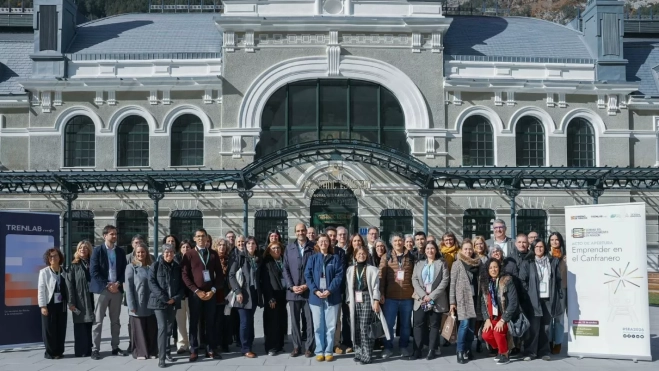 Los participantes en "Emprender en el Canfranero" en Canfranc.