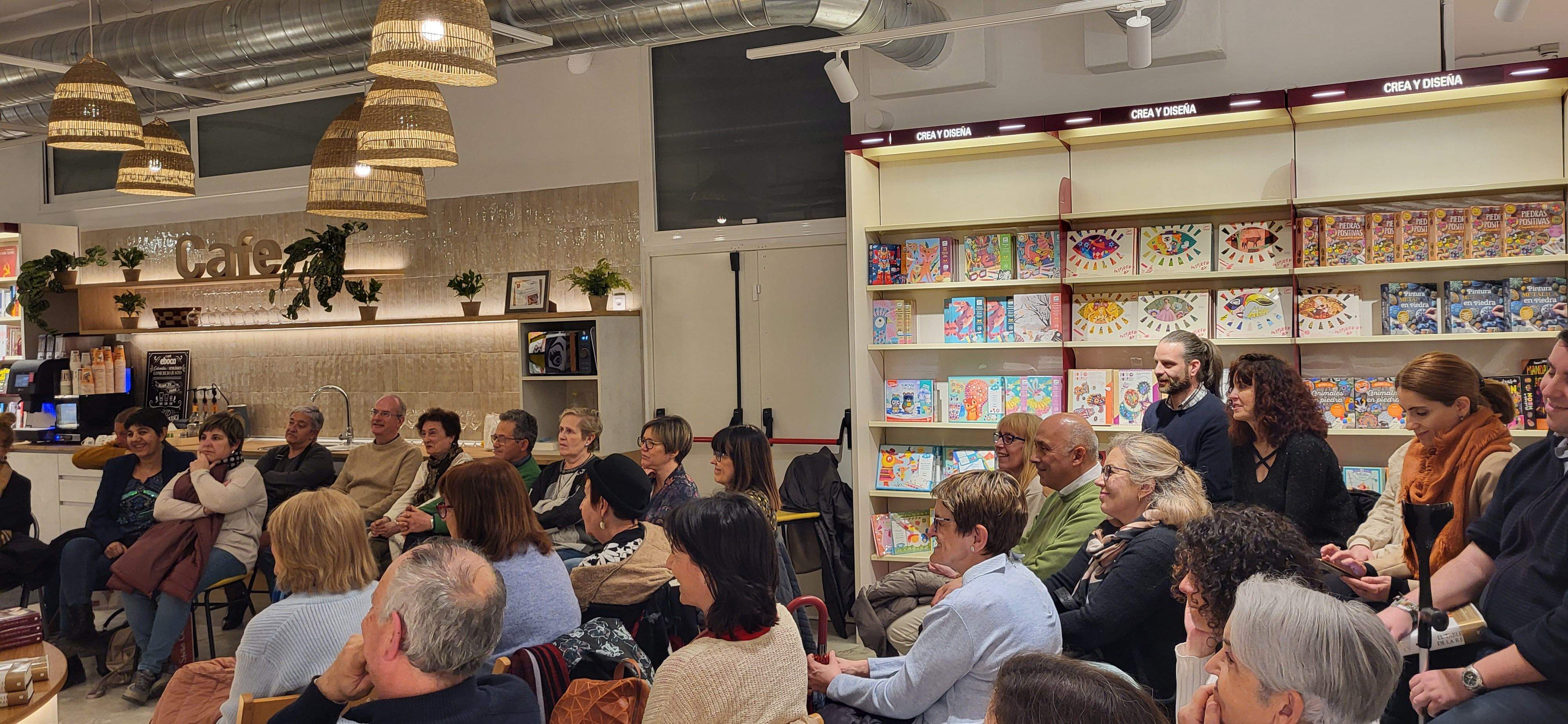 Presentación en Santos Ochoa de "El tablero de la reina" de Luis Zueco