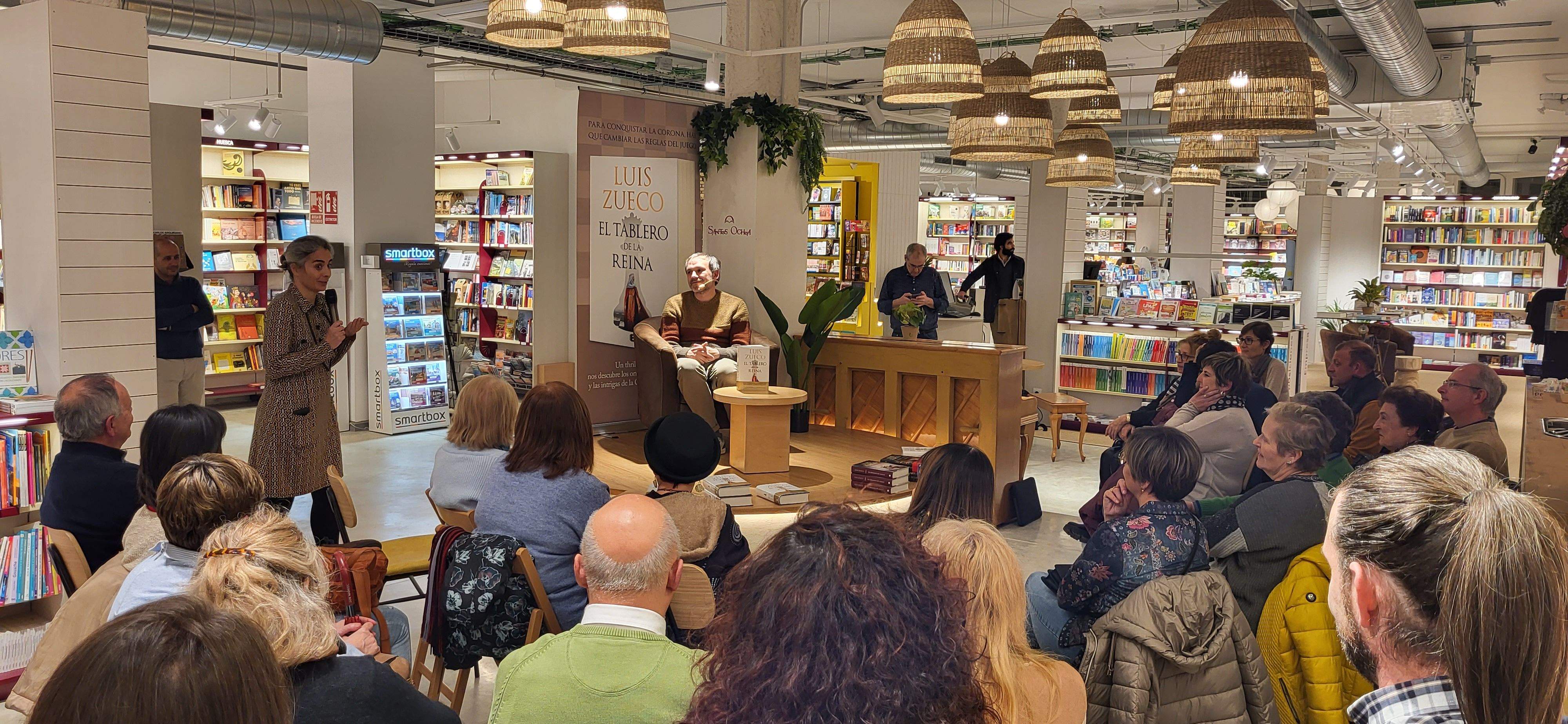Presentación en Santos Ochoa de "El tablero de la reina" de Luis Zueco
