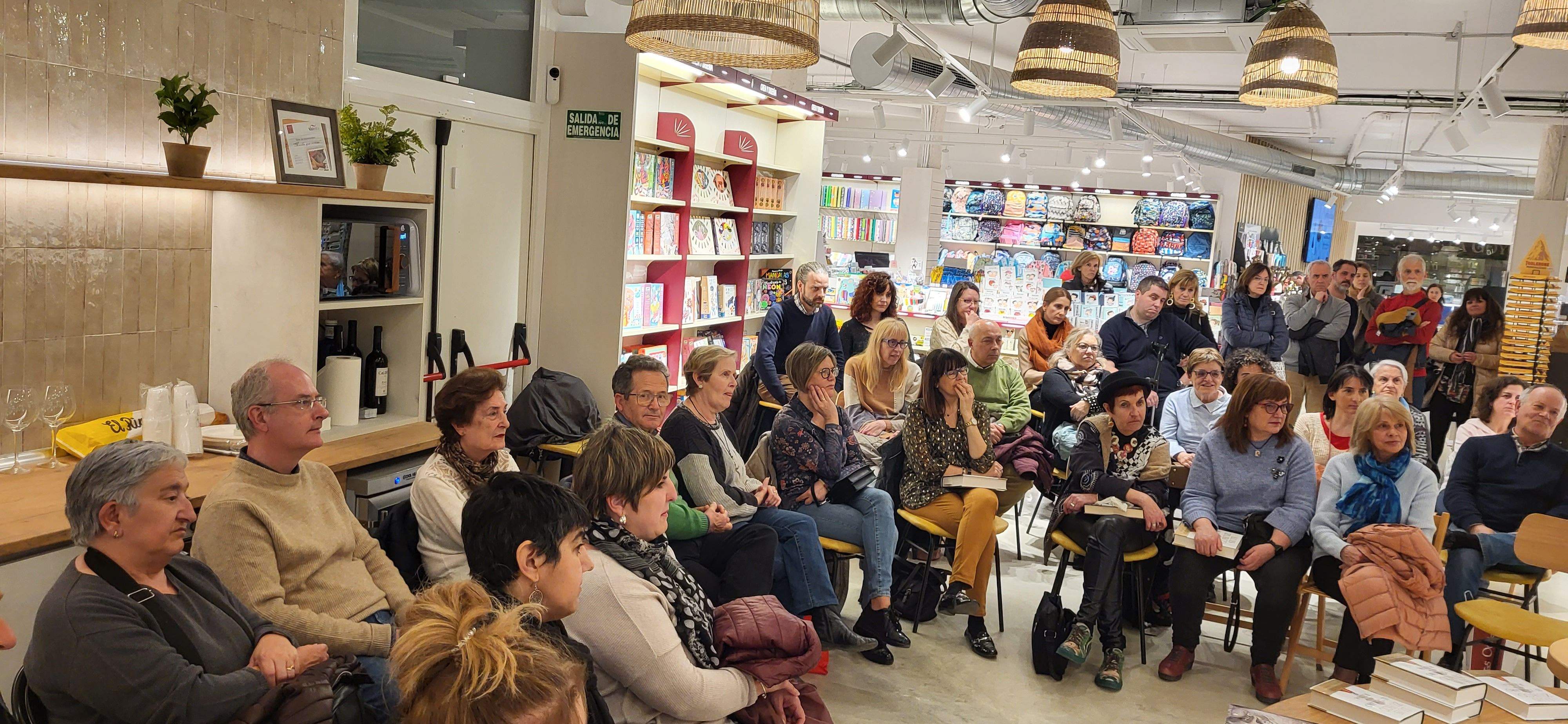 Presentación en Santos Ochoa de "El tablero de la reina" de Luis Zueco