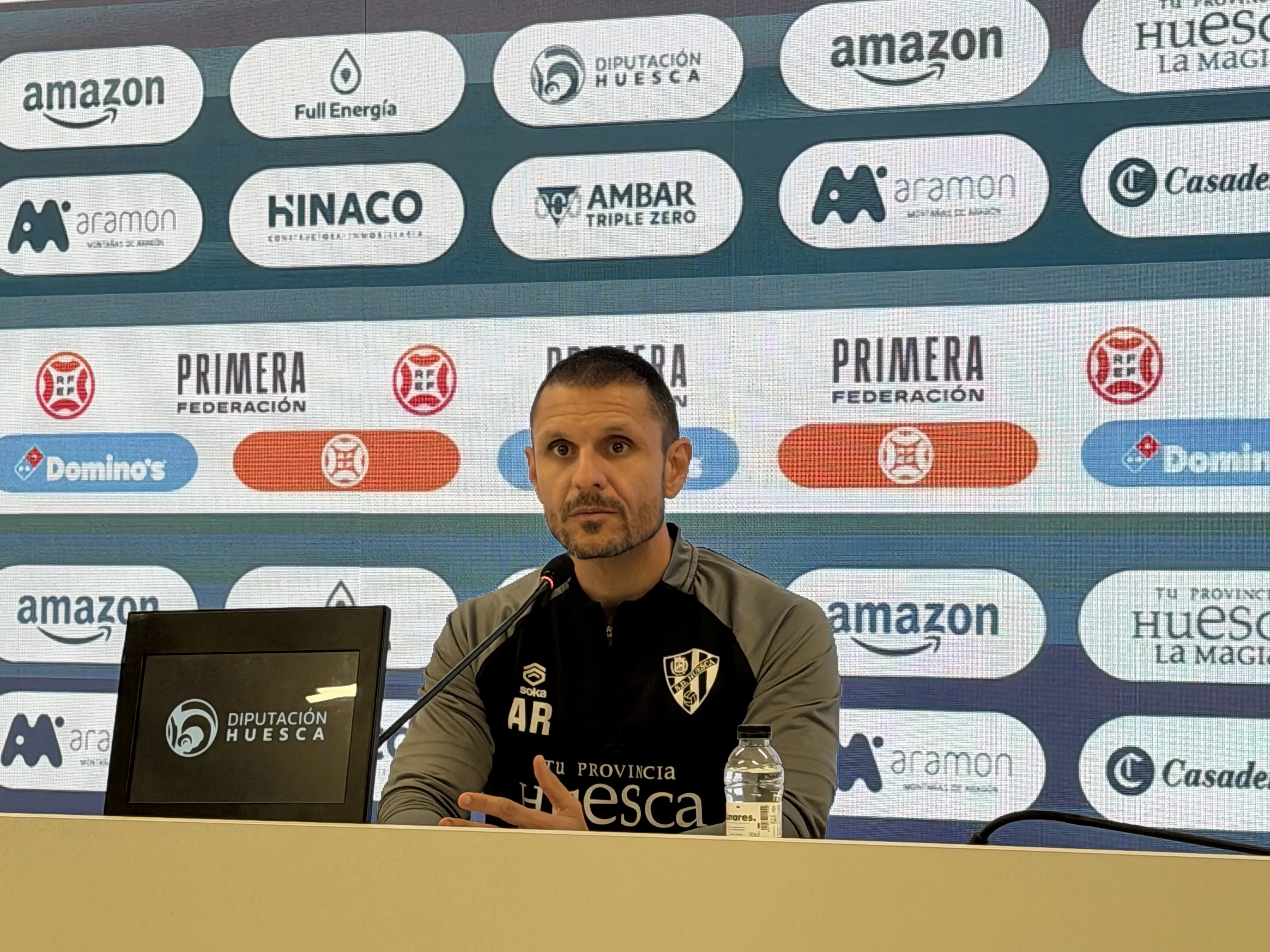 Rudé quiere a un Huesca “proactivo y mejor con balón de lo que fuimos en Alcorcón”
