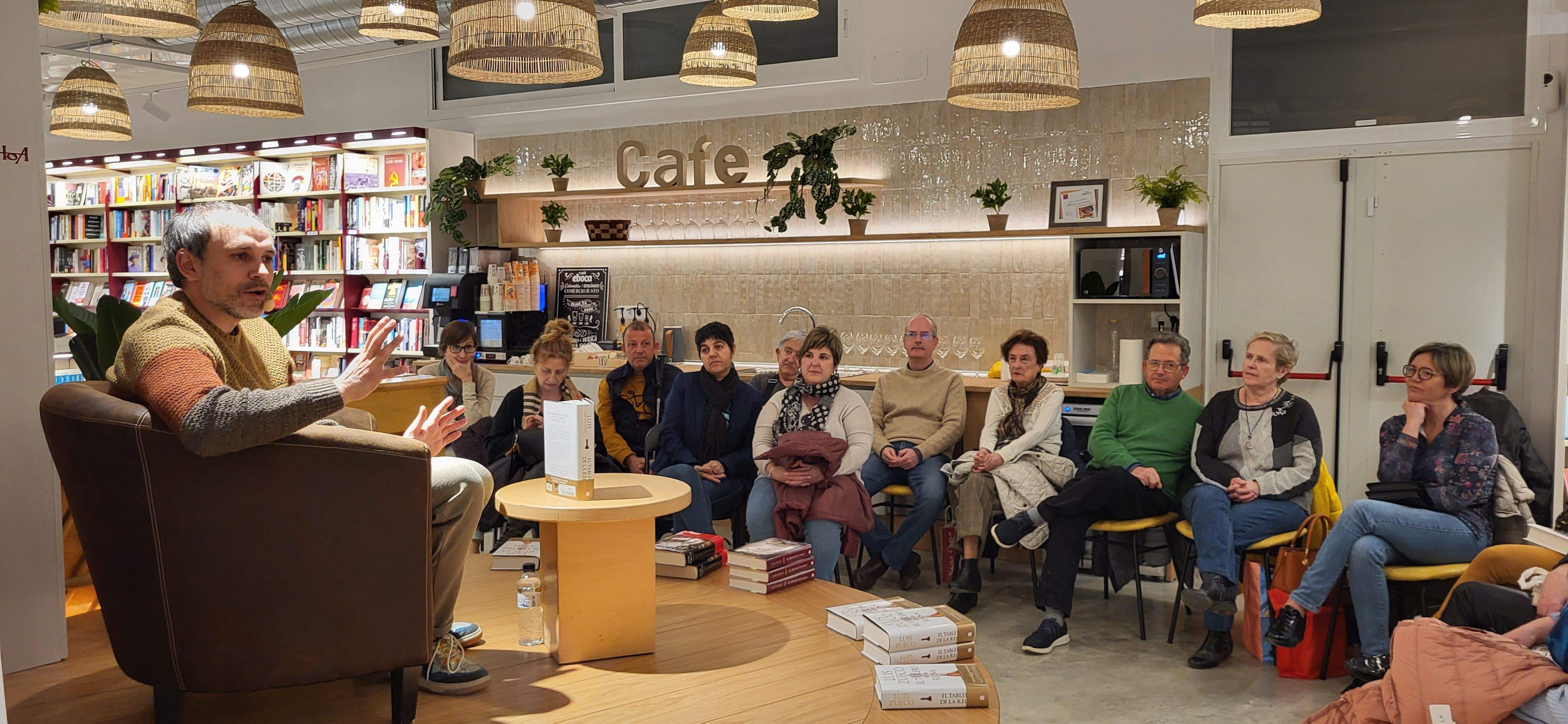 Presentación en Santos Ochoa de "El tablero de la reina" de Luis Zueco