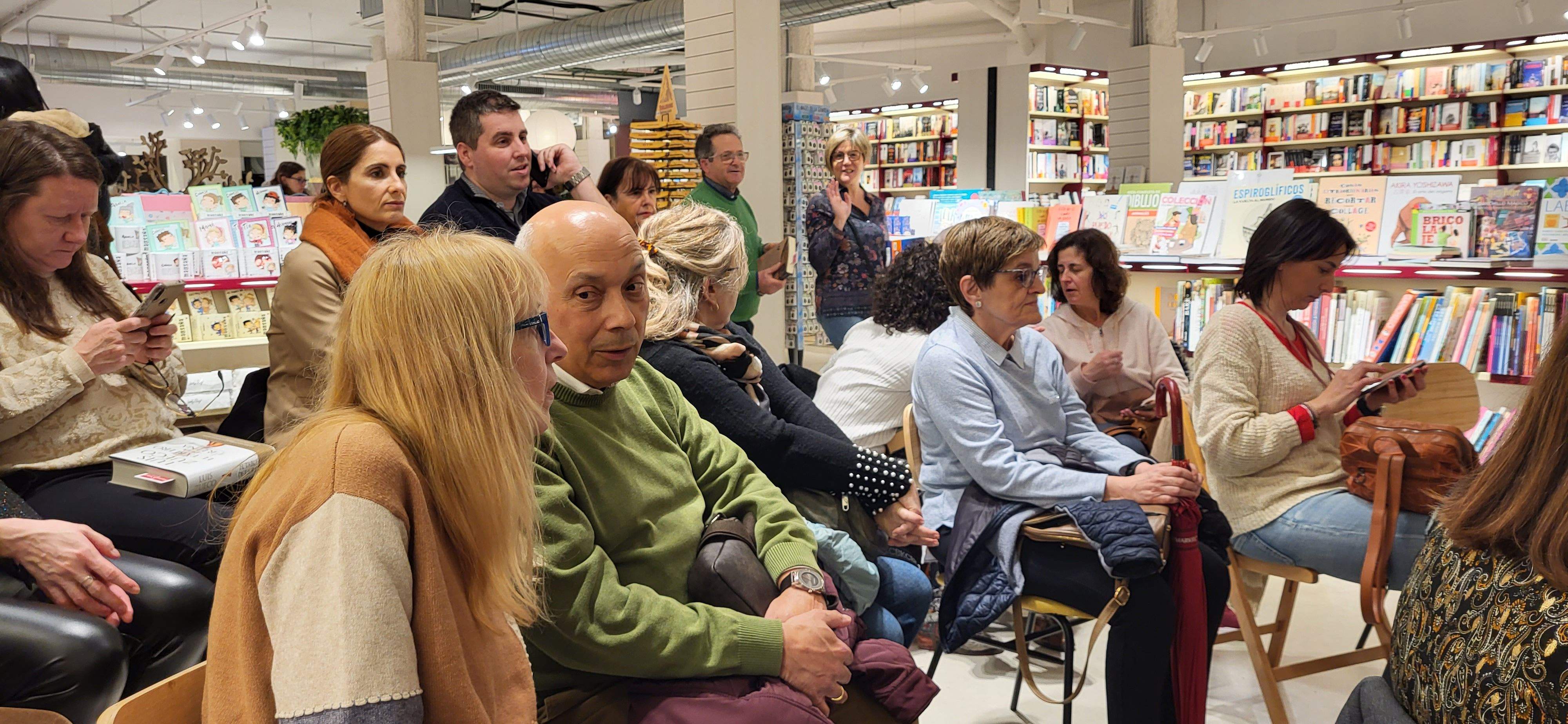 Presentación en Santos Ochoa de "El tablero de la reina" de Luis Zueco
