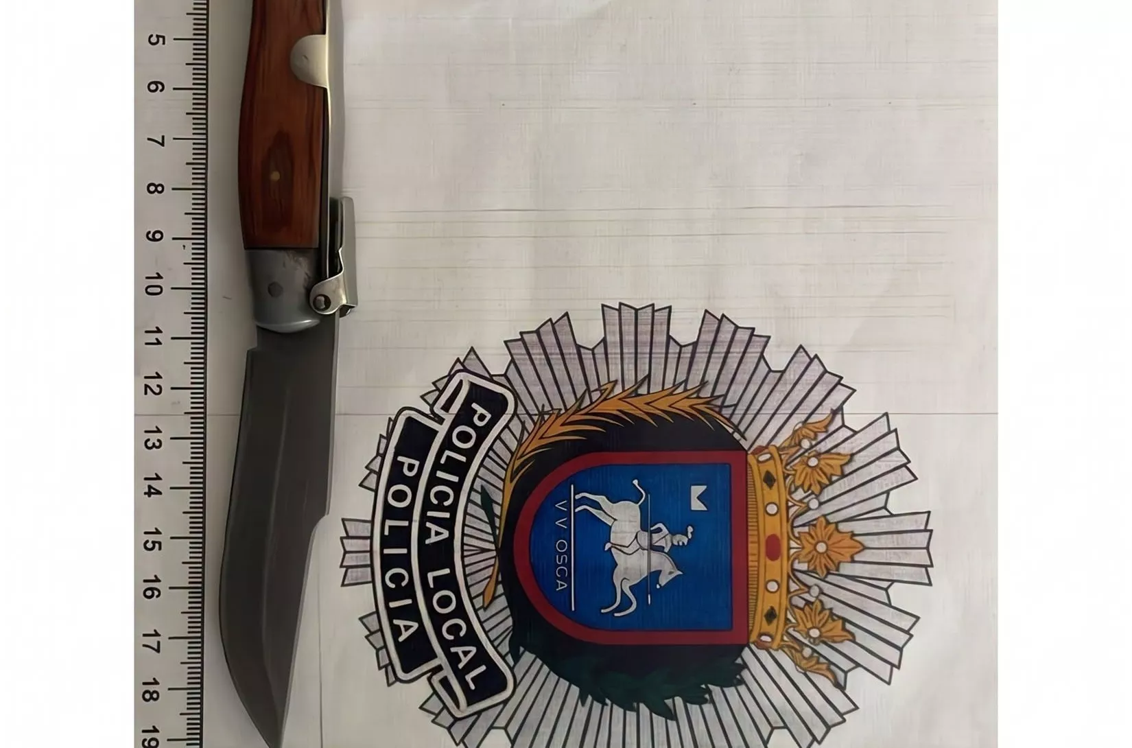 Navaja que portaba el detenido en Huesca por un presunto delito de violencia de género tras una discusión de pareja.