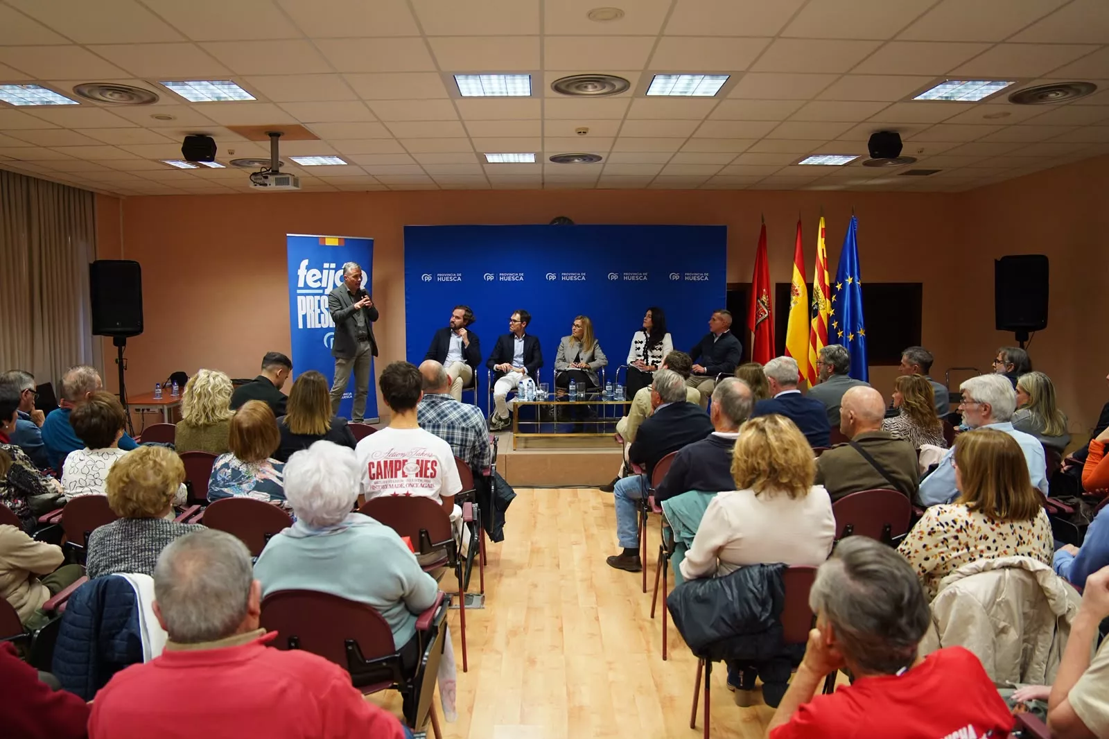 Ana Alós ha moderado un foro sobre la vivienda en el Palacio de Congresos de Jaca.