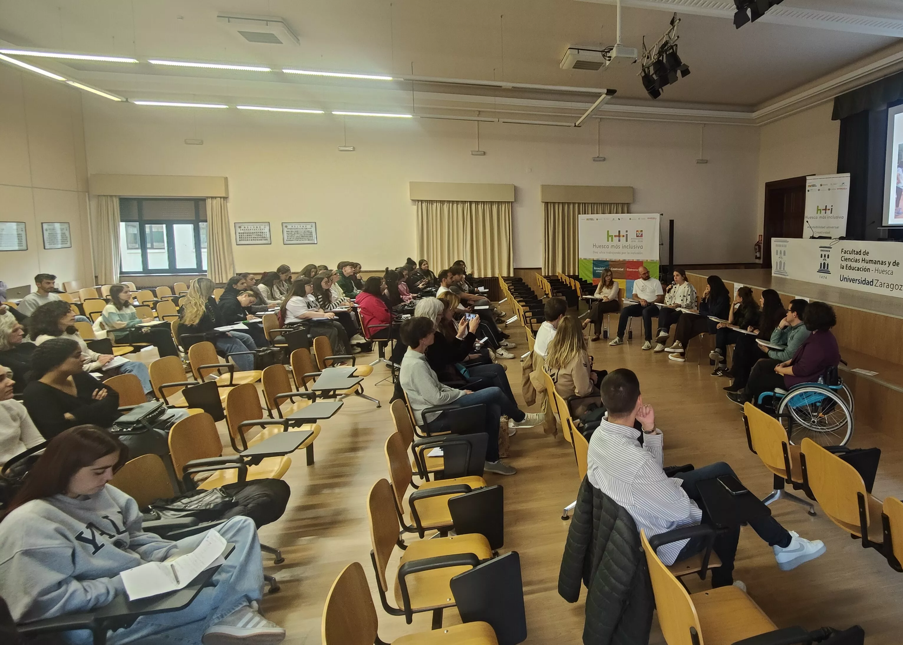 Mesa de Experiencias en la Jornada "El valor del buen trato: inclusión en acción".