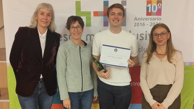 David Alegre, con su premio. David Alegre, con su premio.