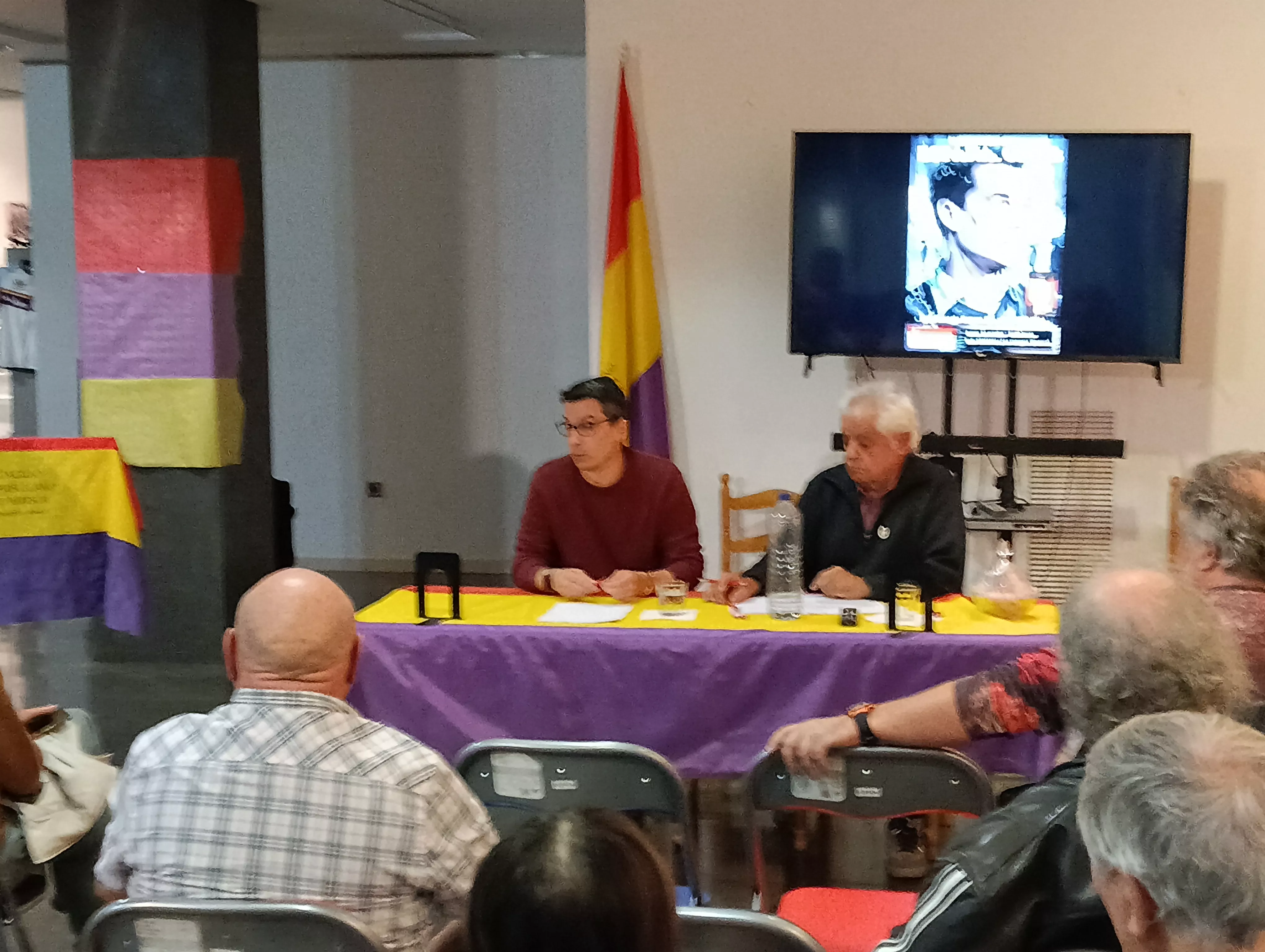 Luis Gonzalo Segura en la sede el Círculo Republicano ‘Manolín Abad’ de Huesca.
