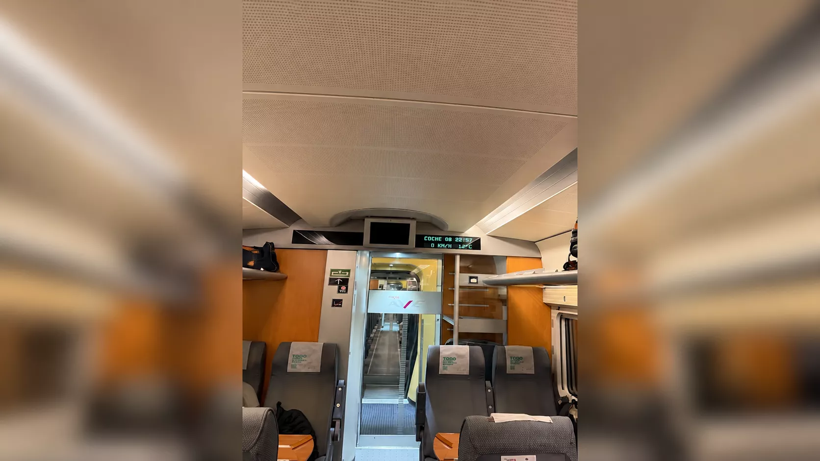 El AVE Madrid-Huesca queda detenido casi dos horas por una avería en Villanueva de Gállego.