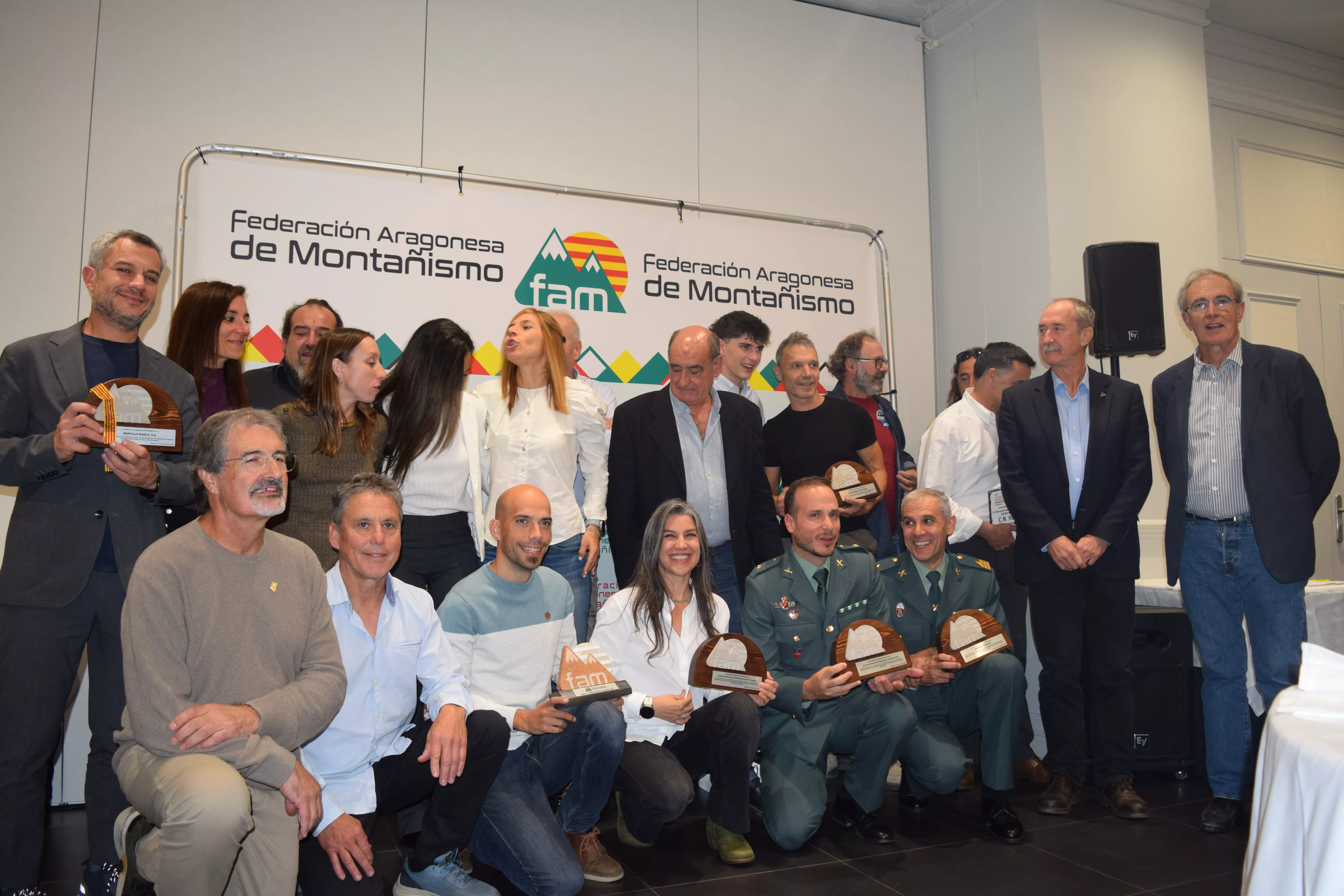 Foto de familia de los premiados.