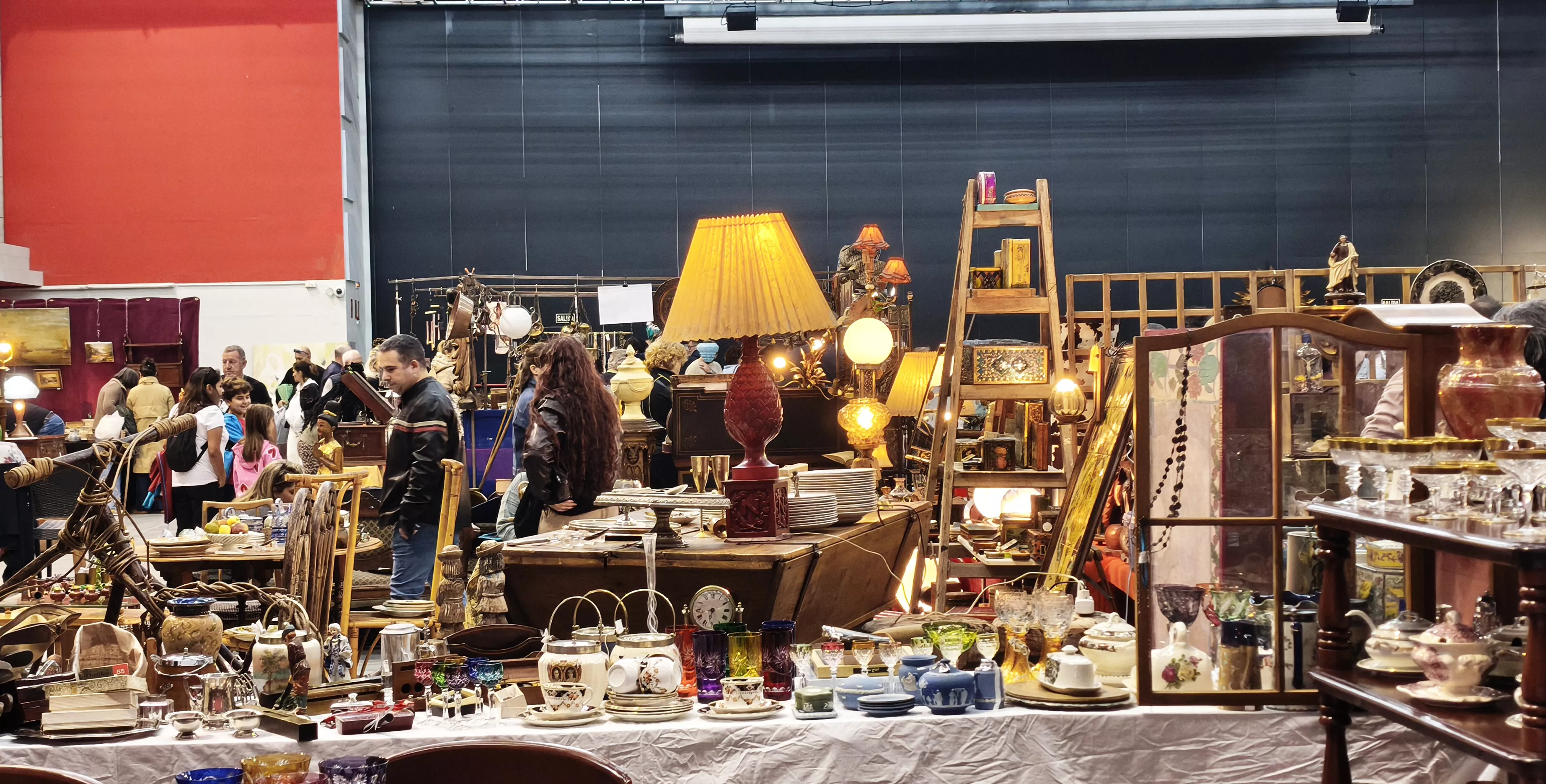 La V Feria del Coleccionismo, Antigüedades y Vintage en Huesca. Foto María José Sampietro Brosed