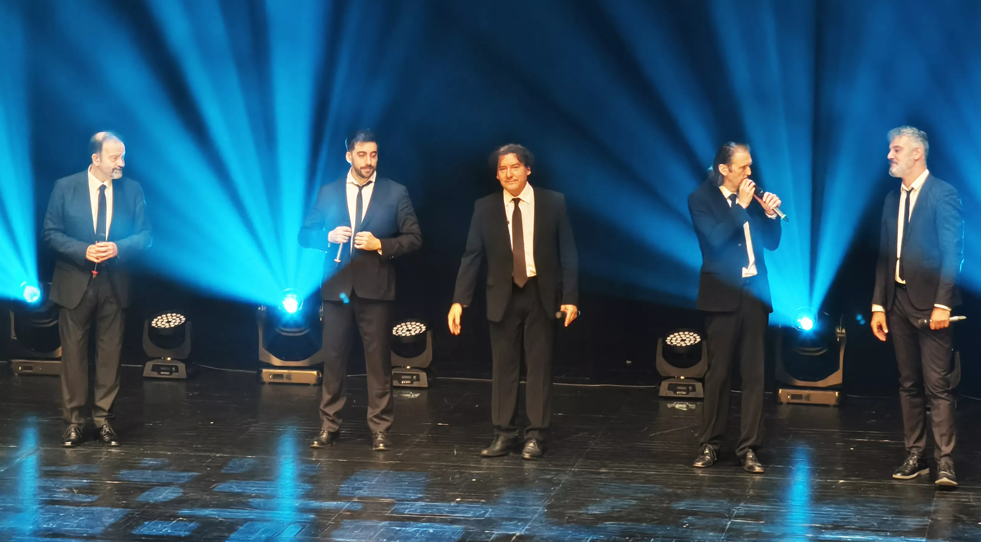 B Vocal durante la actuación de ayer en Huesca. Foto María José Sampietro