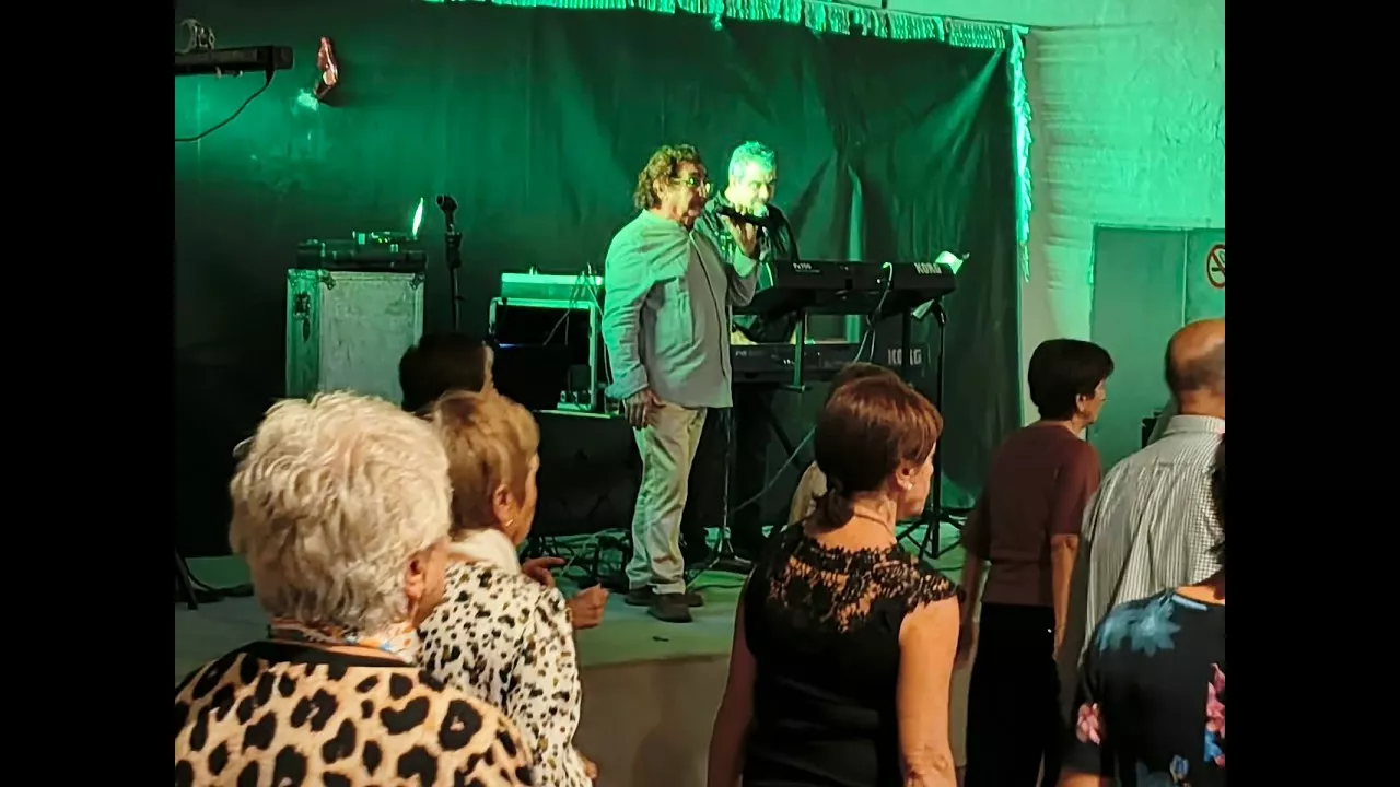 Cientos de personas mayores en el programa Sácame a Bailar de Huesca
