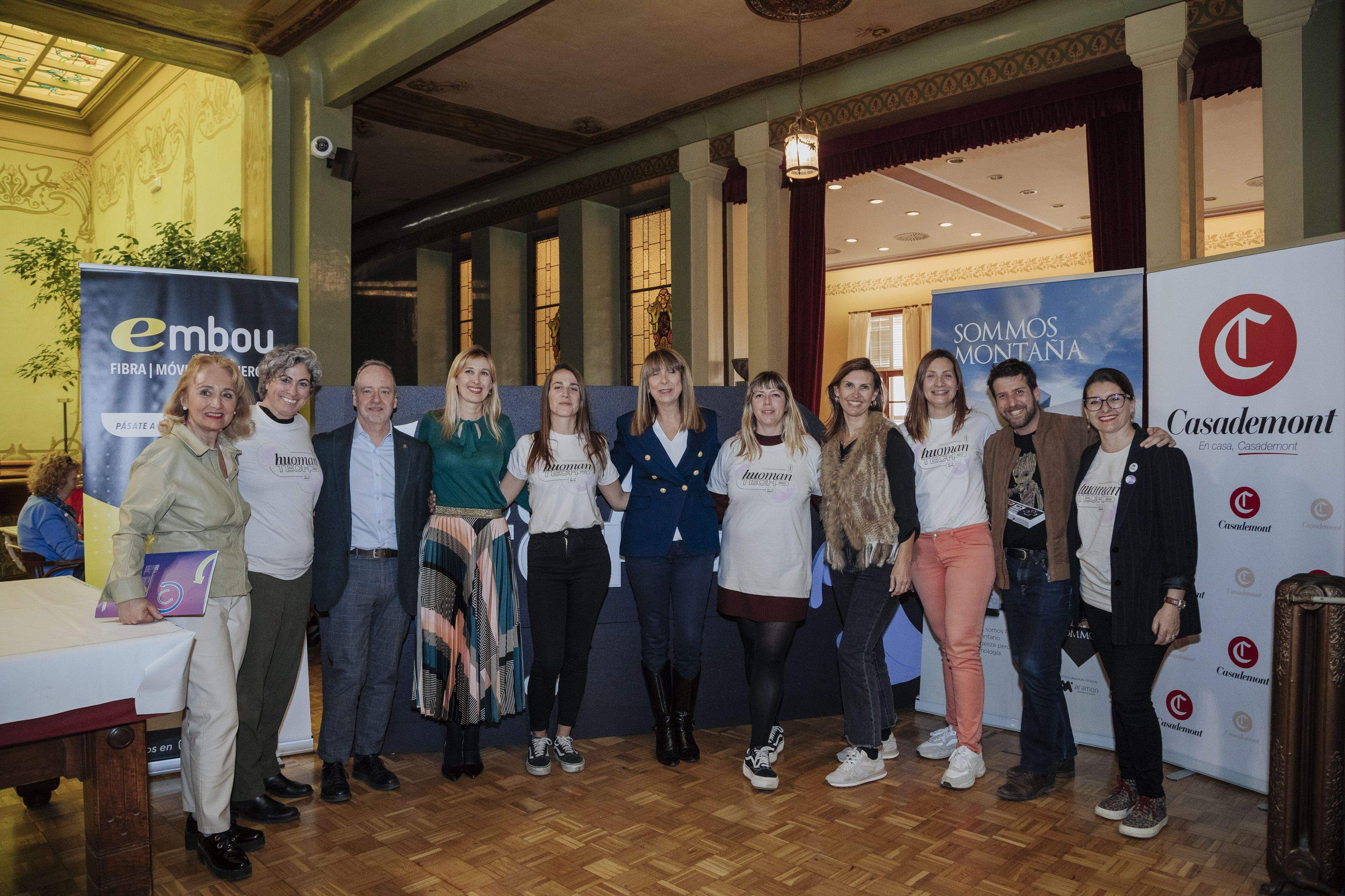 Integrantes de la organización de Huoman Tech e institucionales, en la inauguración del congreso este viernes en Huesca.