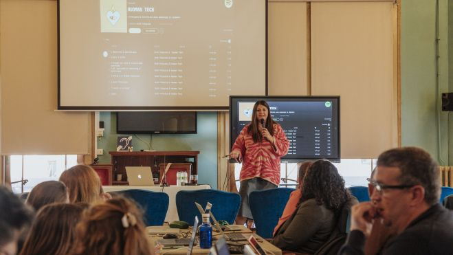 Ruth Falquina, durante su taller de Inteligencia artificial creativa. Ruth Falquina, durante su taller de Inteligencia artificial creativa.