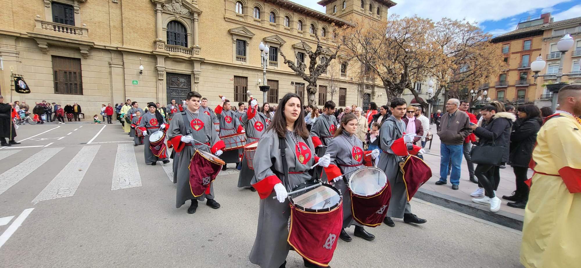 Encuentro en la Plaza de Navarra del Certamen de Bandas de Huesca
