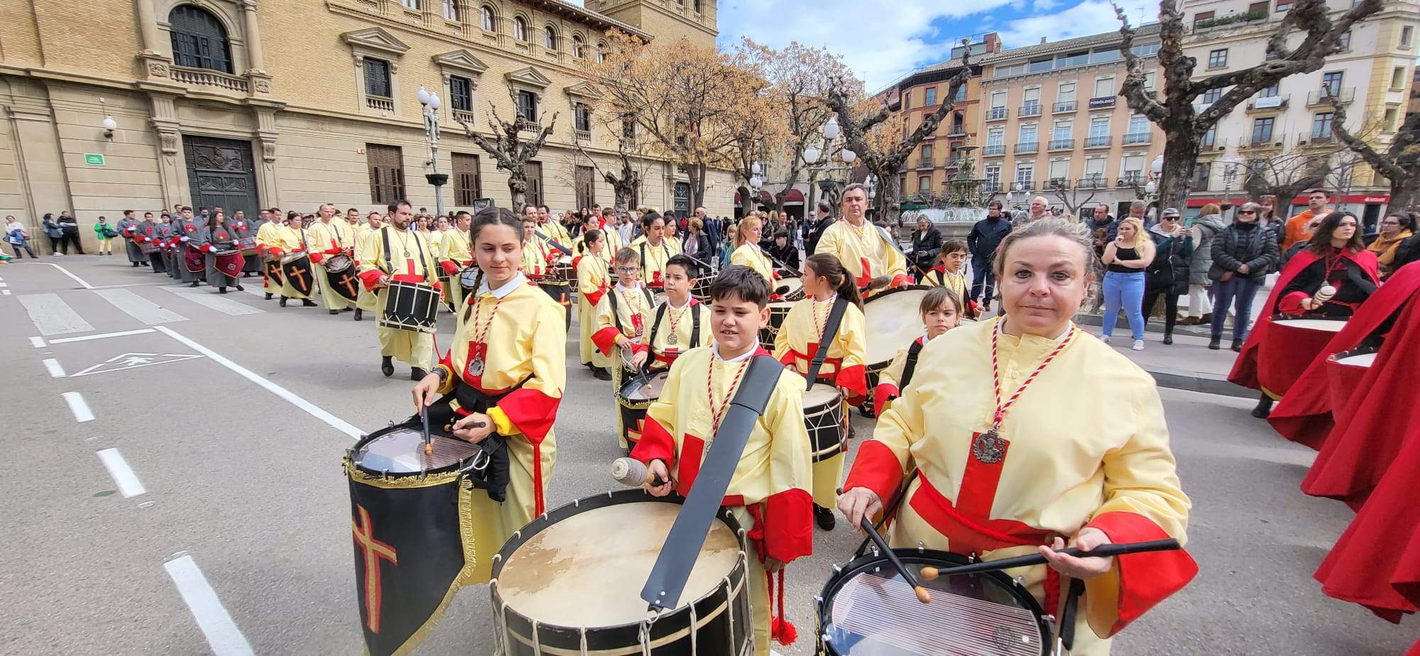 Encuentro en la Plaza de Navarra del Certamen de Bandas de Huesca