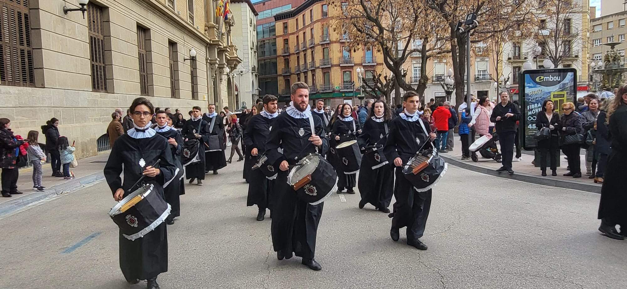 Encuentro en la Plaza de Navarra del Certamen de Bandas de Huesca