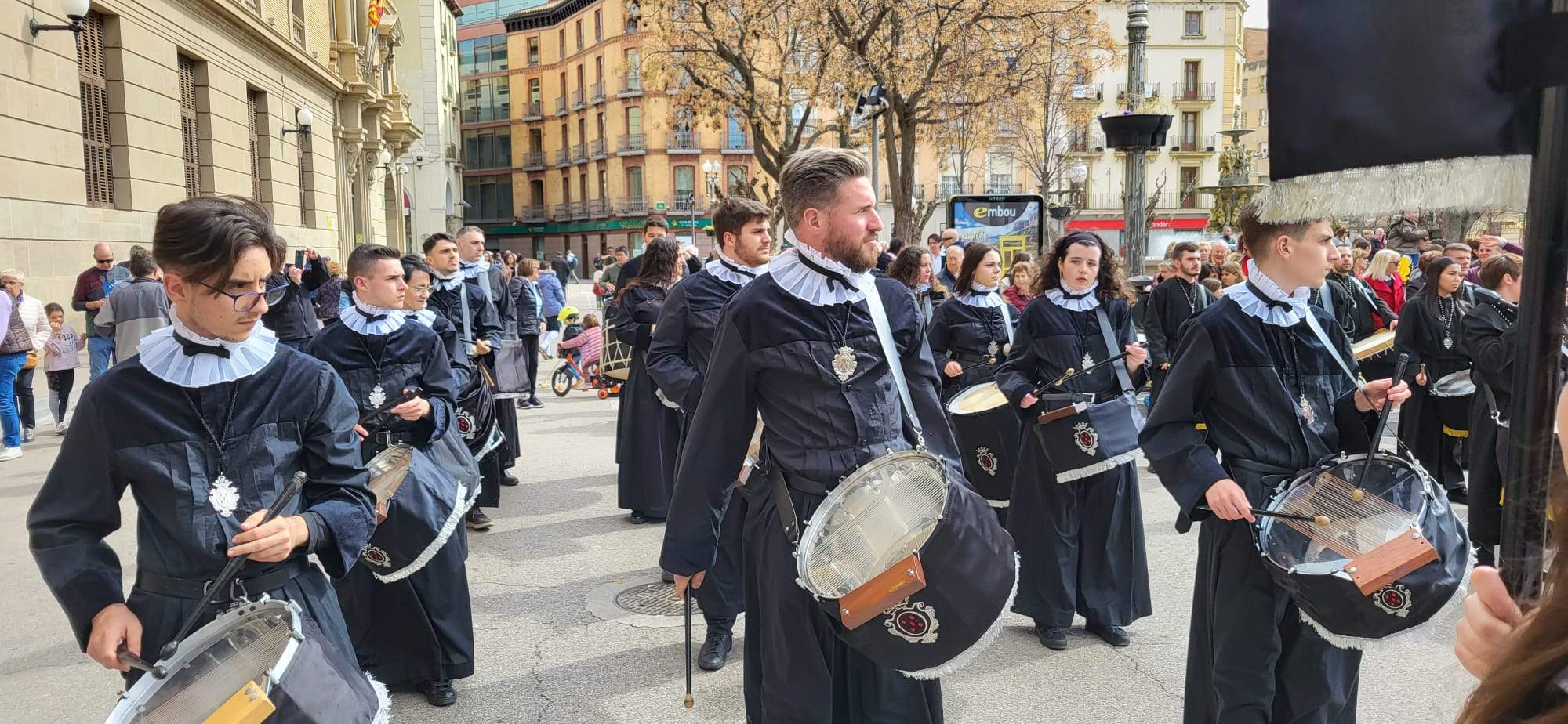 Encuentro en la Plaza de Navarra del Certamen de Bandas de Huesca