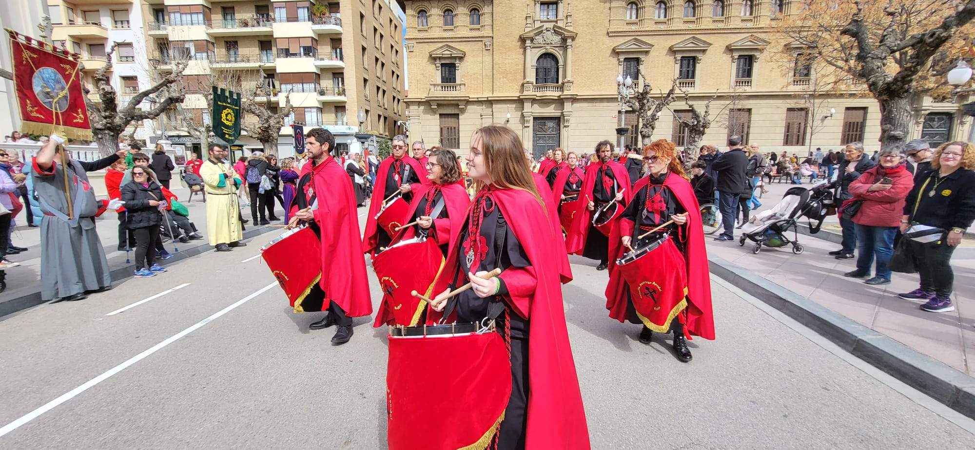 Encuentro en la Plaza de Navarra del Certamen de Bandas de Huesca