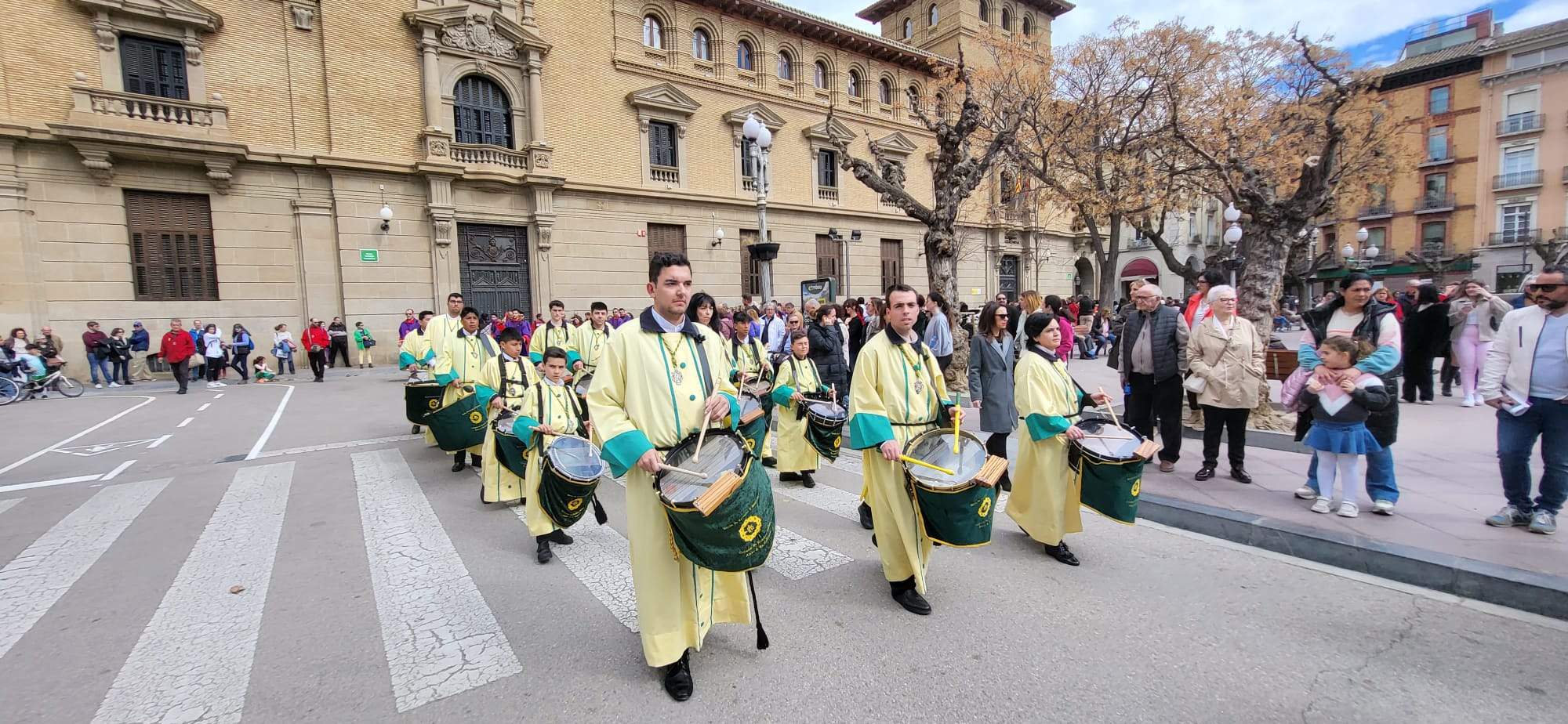 Encuentro en la Plaza de Navarra del Certamen de Bandas de Huesca