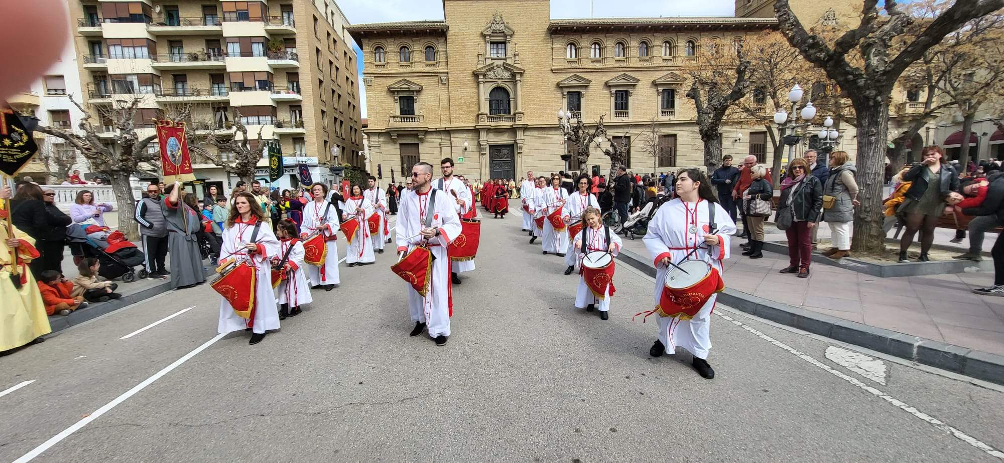 Encuentro en la Plaza de Navarra del Certamen de Bandas de Huesca