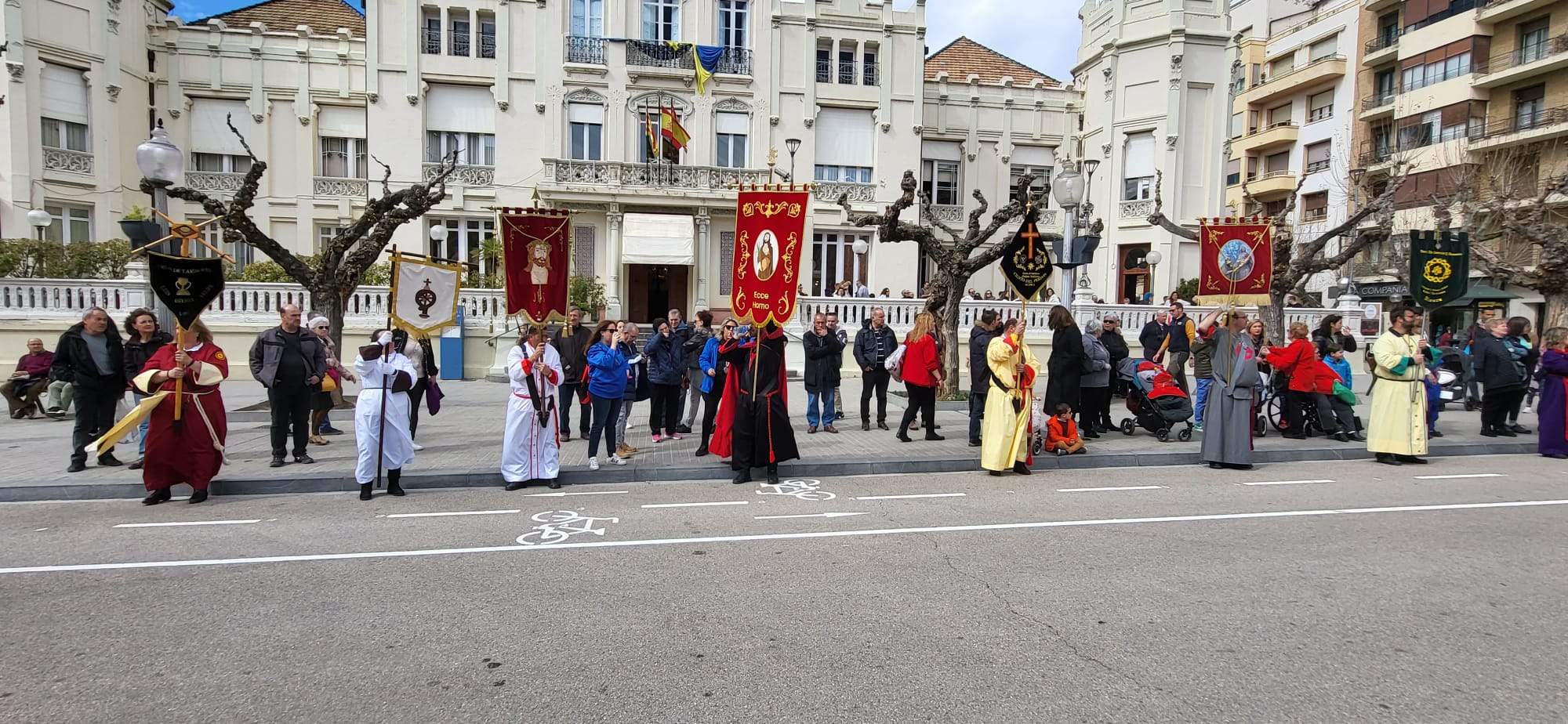 Encuentro en la Plaza de Navarra del Certamen de Bandas de Huesca