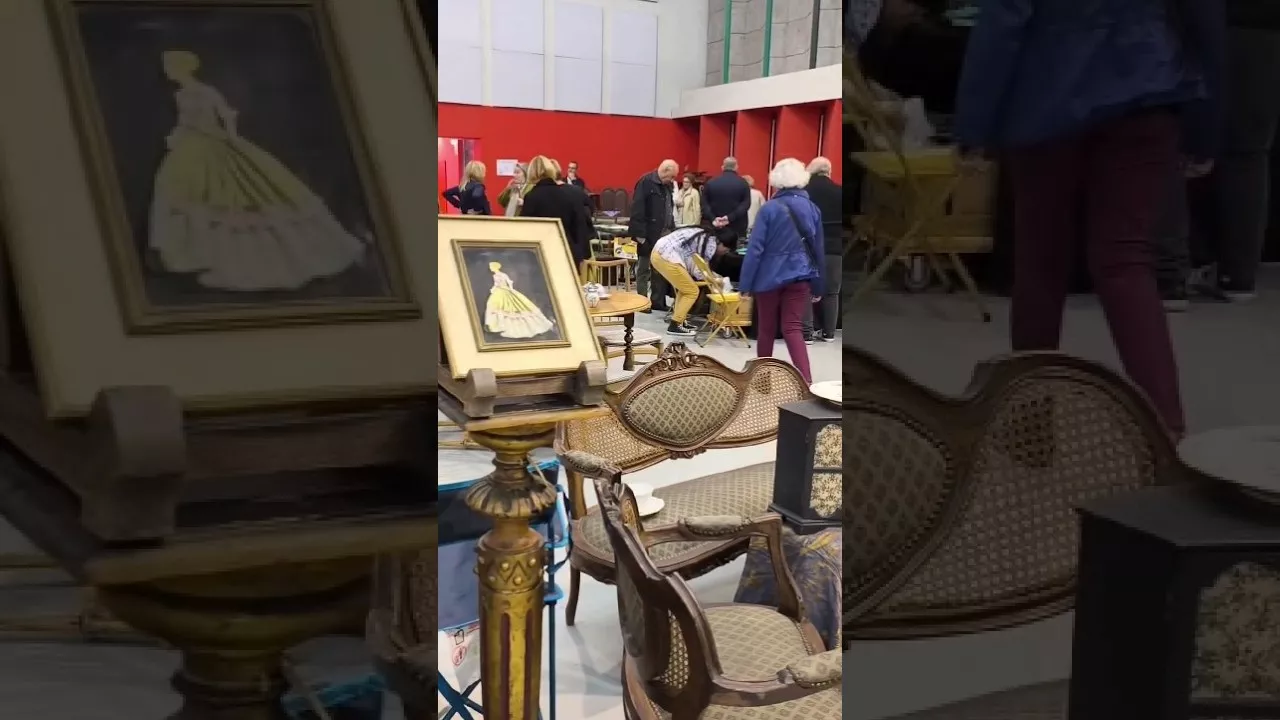 Tres mil personas pasan por la V Feria de Antigüedades y Coleccionismo Vintage de Huesca