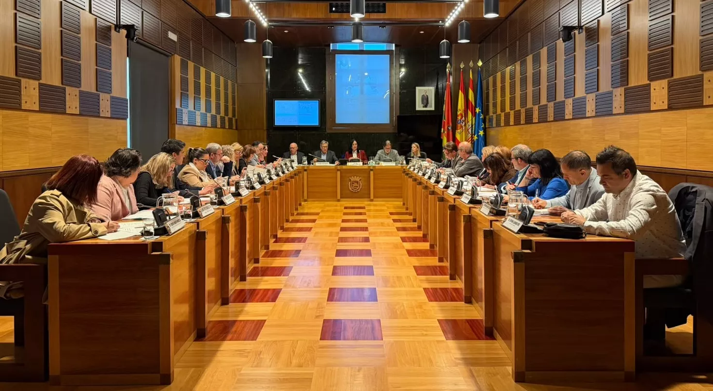 Pleno del Ayuntamiento de Huesca que ha aprobado las ordenanzas fiscales