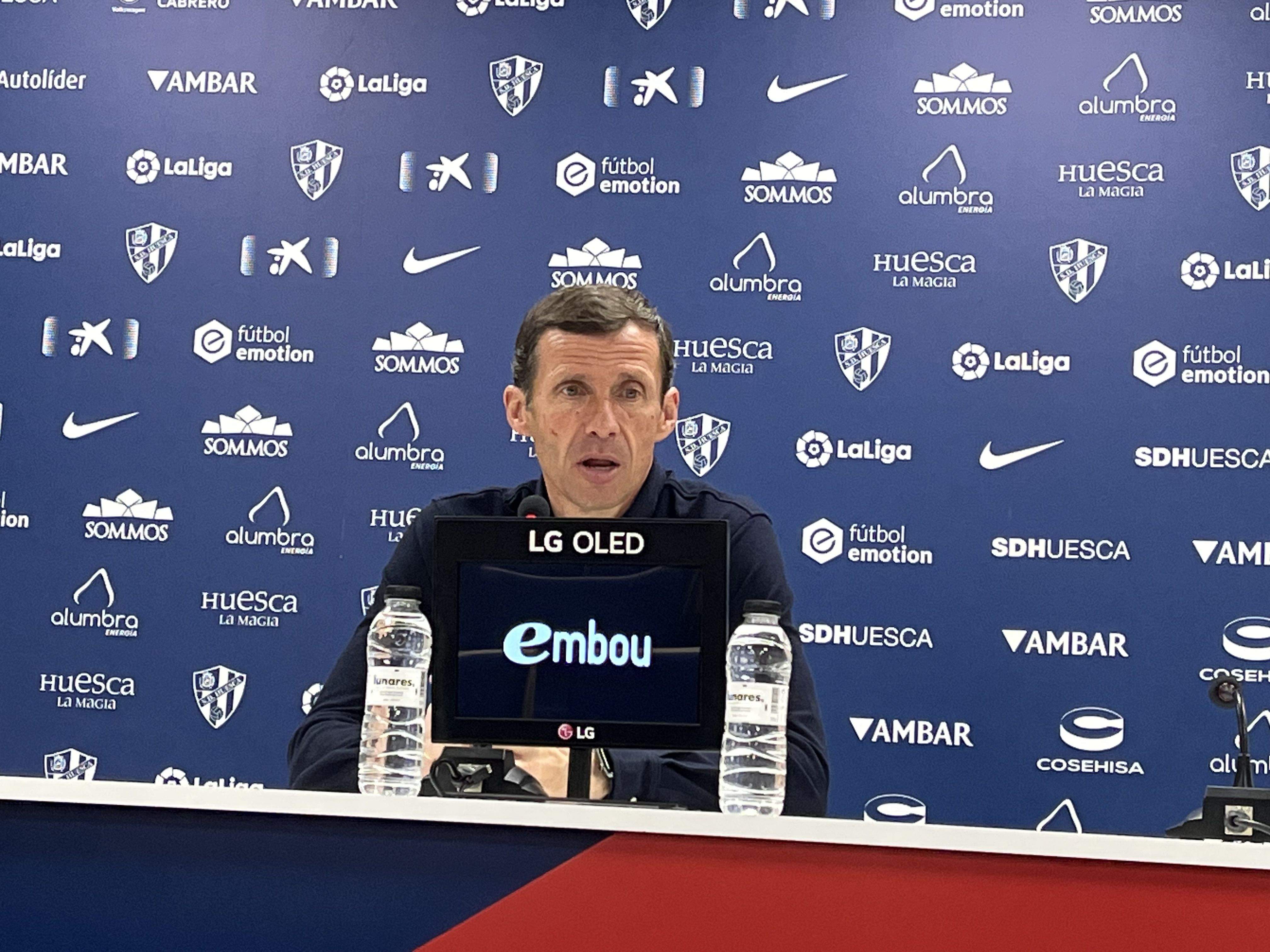 Cuco Ziganda, entrenador de la SD Huesca, en la previa del choque ante el Racing. Foto: A. Mora