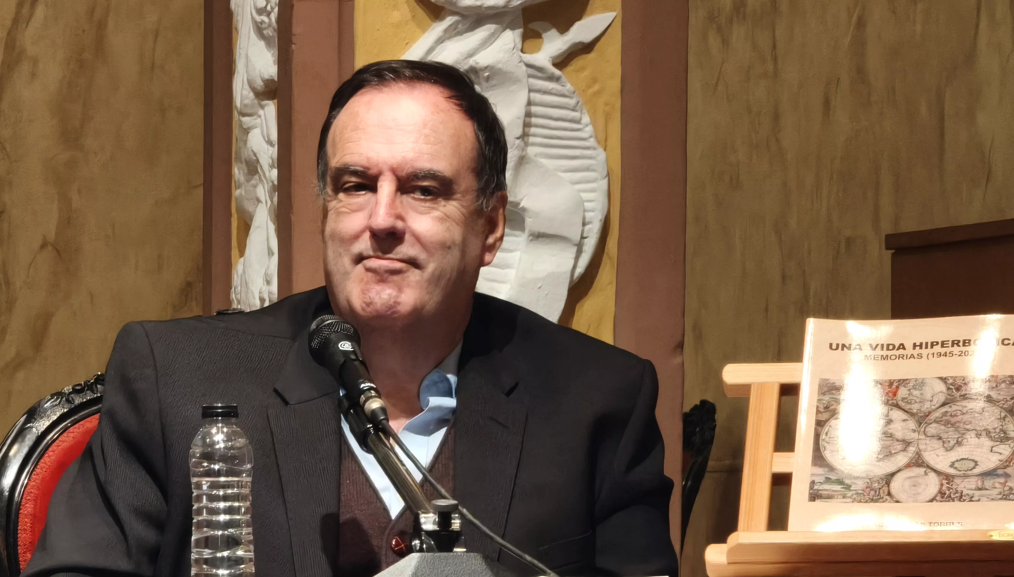 Presentación del libro de Joaquín Abos en el Colegio Imperial de Santiago. Foto María José Sampietro Brosed