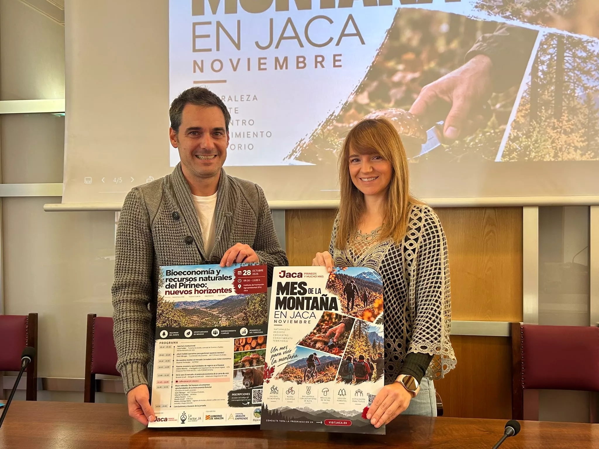 José Luis Fanlo y Lucía Guillén en la presentación del Mes de la Montaña de Jaca
