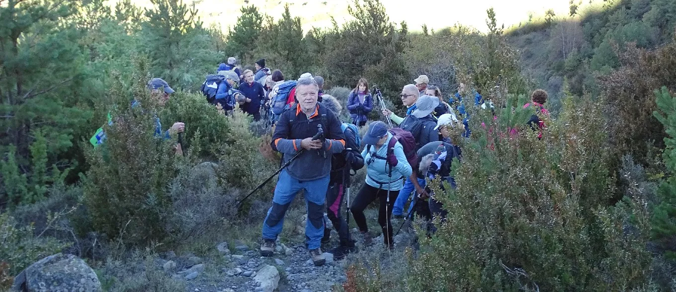 Subiendo a cruzar el barranco de Portet. Foto Alfredo Zazo