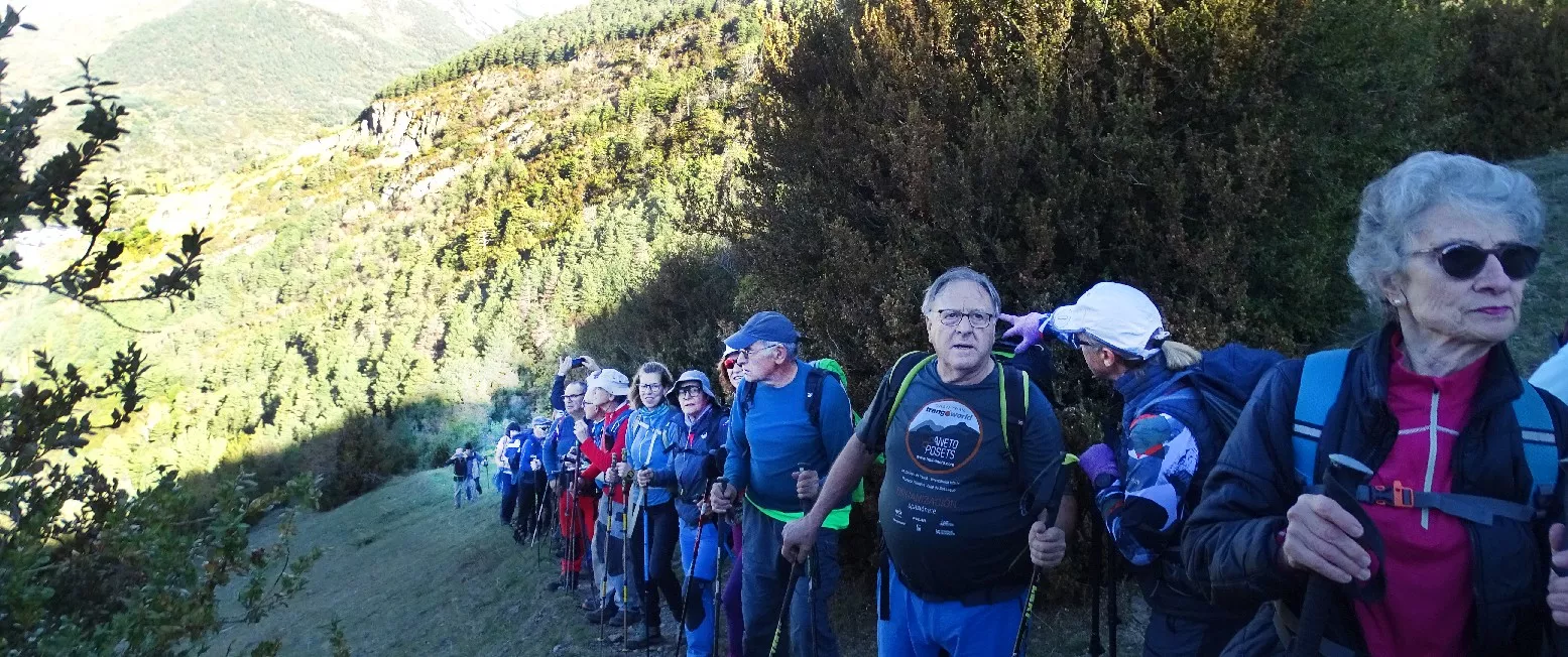 Subiendo a cruzar el barranco de Portet. Foto Alfredo Zazo 