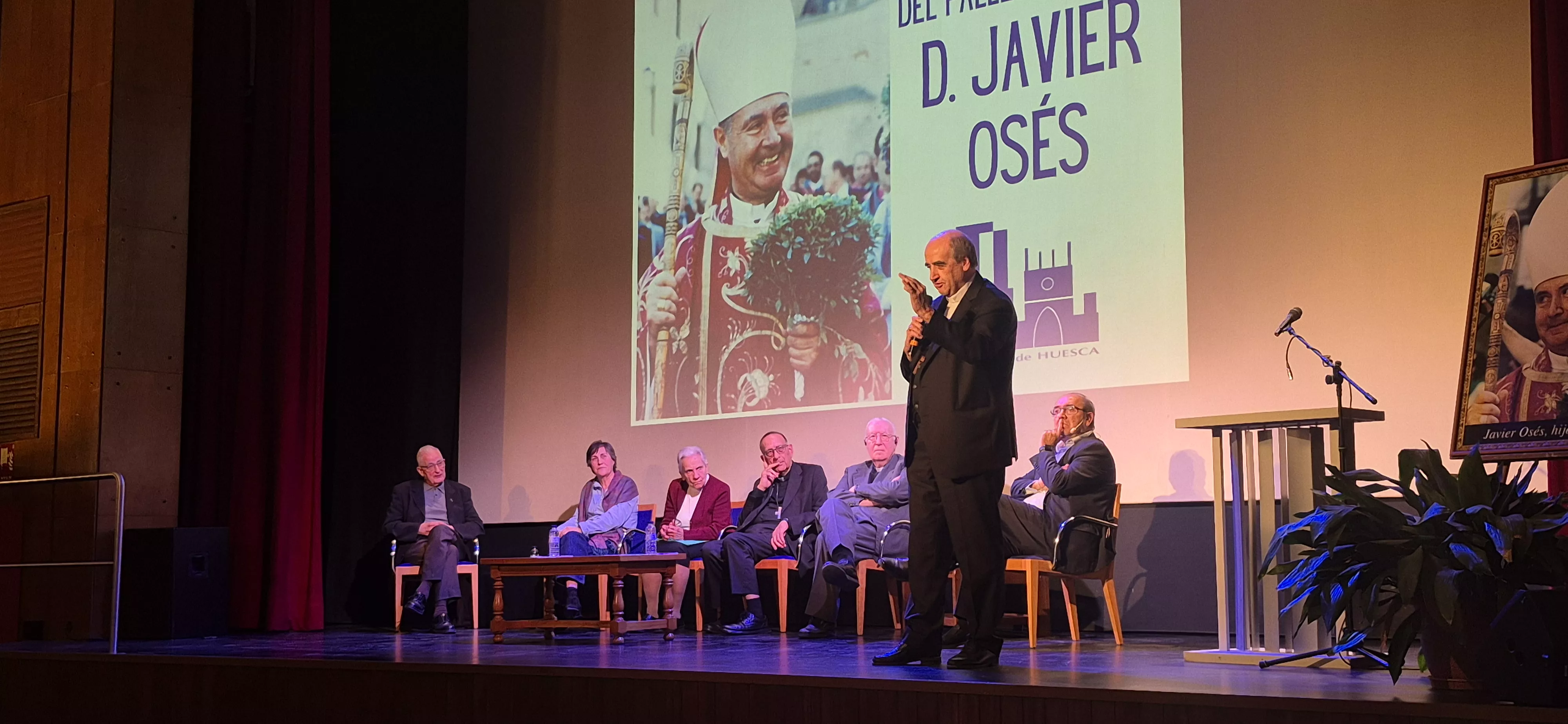 El obispo Aguado anuncia que la diócesis de Huesca ha iniciado los trámites para pedir al Vaticano la canonización de Javier Osés. Foto Myriam Martínez
