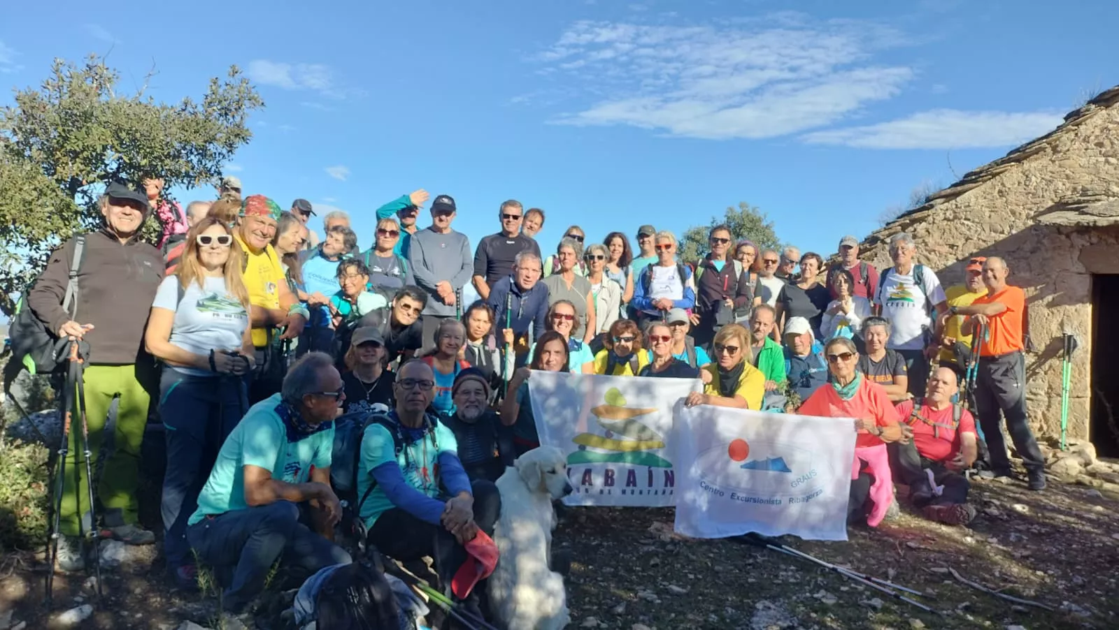 Cerca de 60 senderistas unen Sobrarbe y Ribagorza en una ruta por el patrimonio y los paisajes de la sierra de Torón.