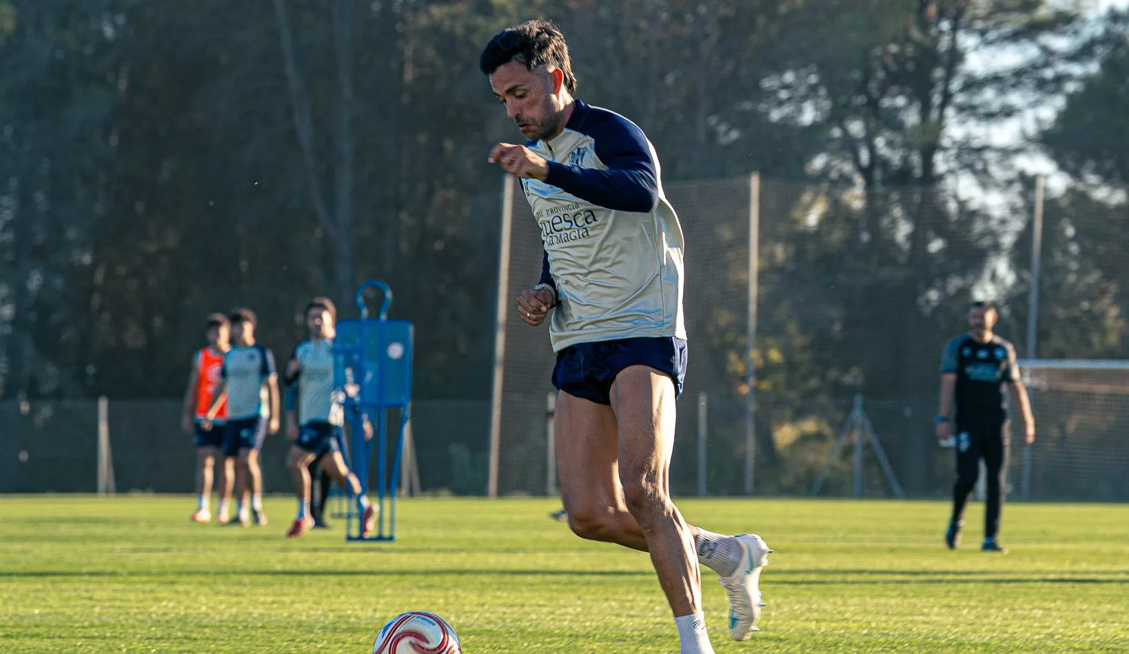 Cristian Herrera en el entrenamiento de este miércoles en la Base Aragonesa. Foto: SD Huesca