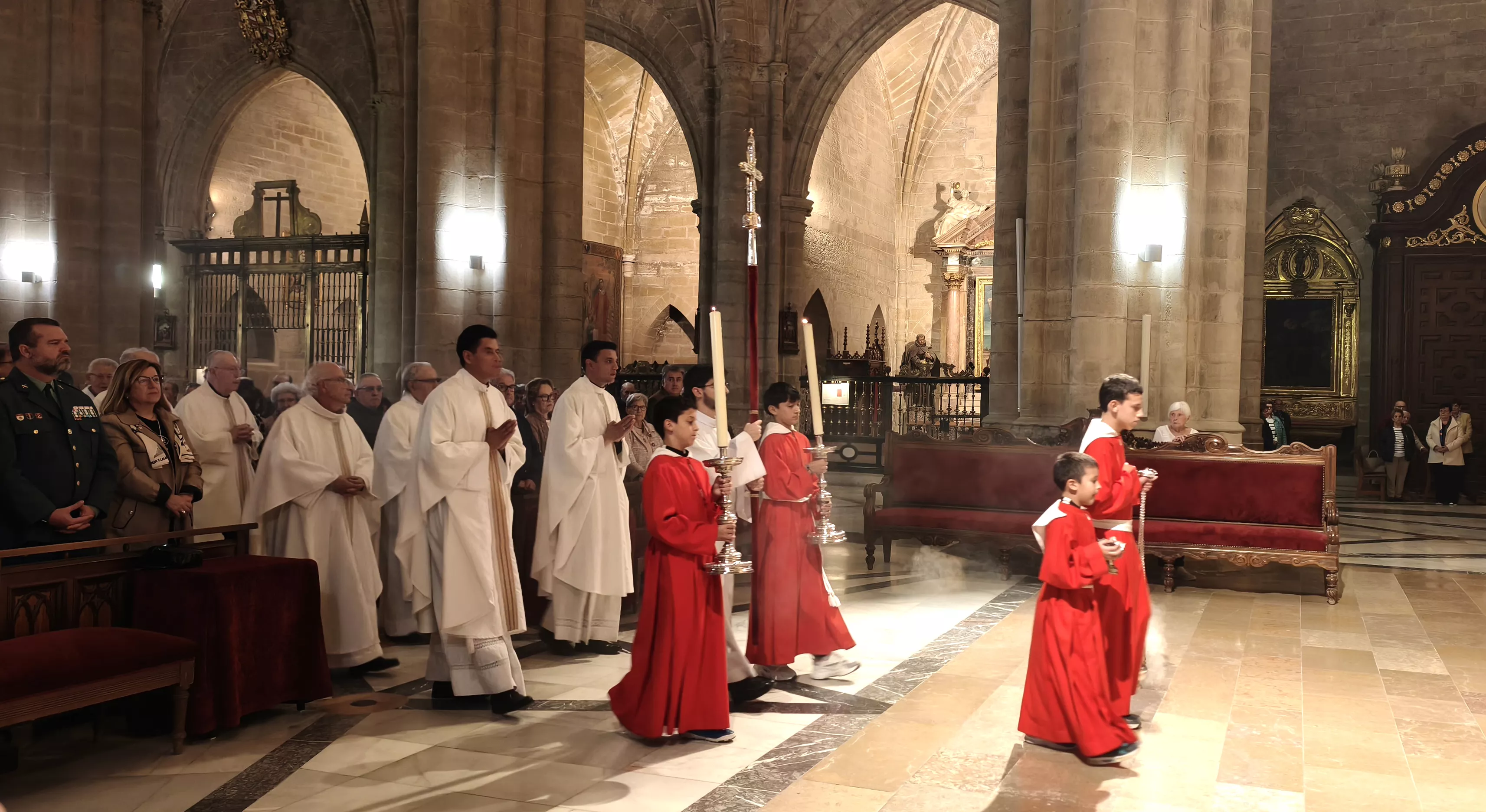 Eucaristía en sufragio por don Javier Osés en la Catedral de Huesca. Foto María José Sampietro Brosed