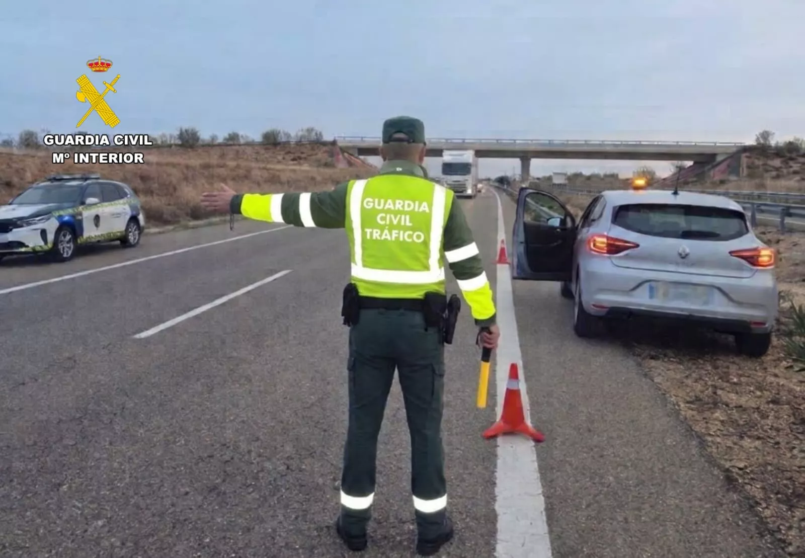 Una conductora circula siete kilómetros en sentido contrario por la A-23.