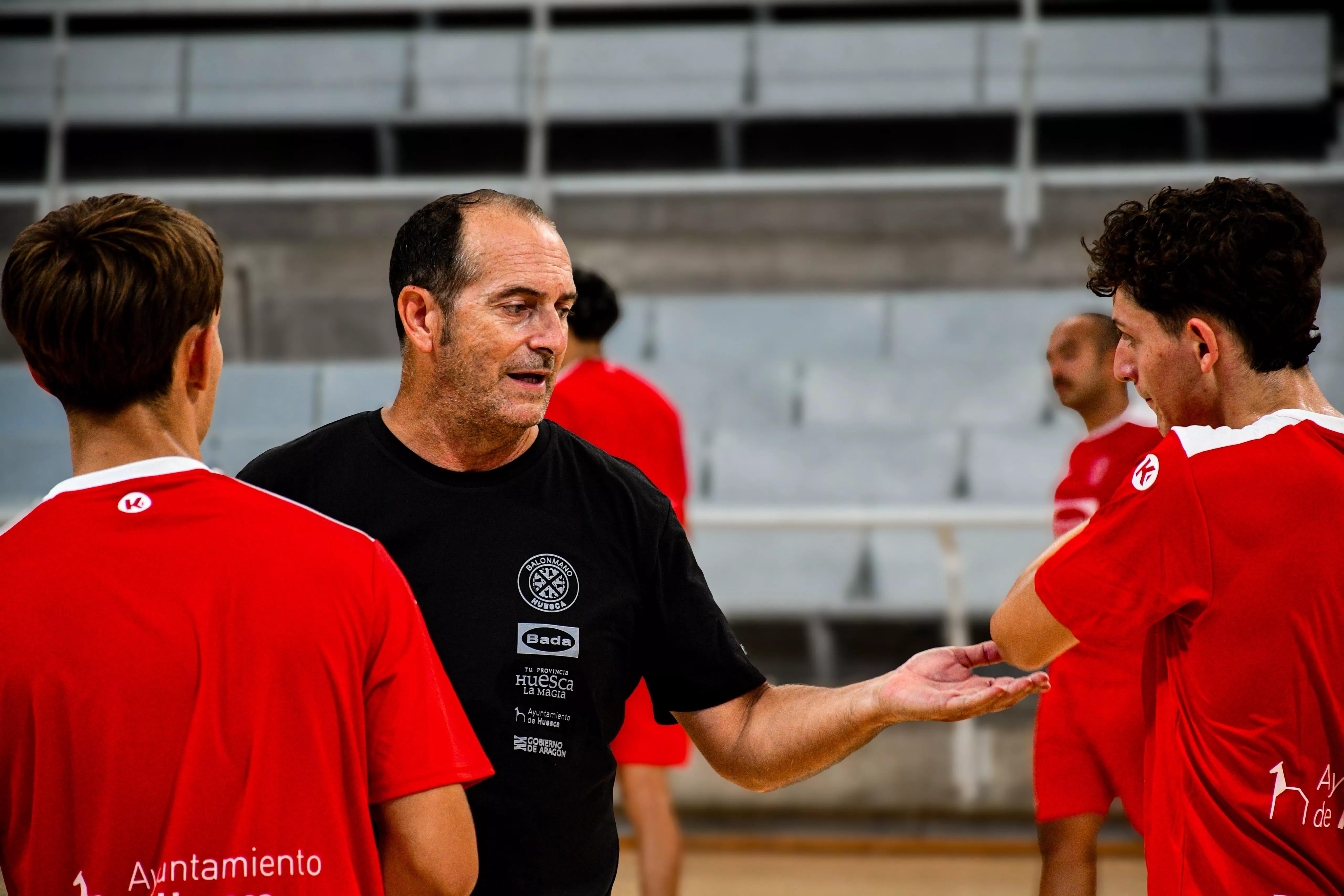 Bada Huesca organiza una recogida solidaria de ropa este sábado