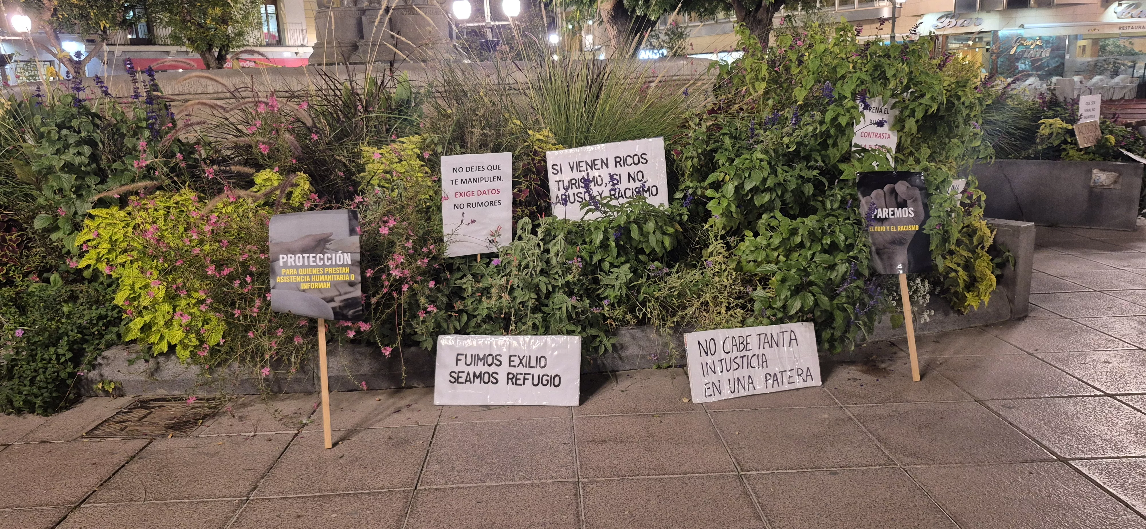 Acto contra el racismo en Ceuta de Aministía Internacional y Bienvenidos Refugiados. Foto Myriam Martínez