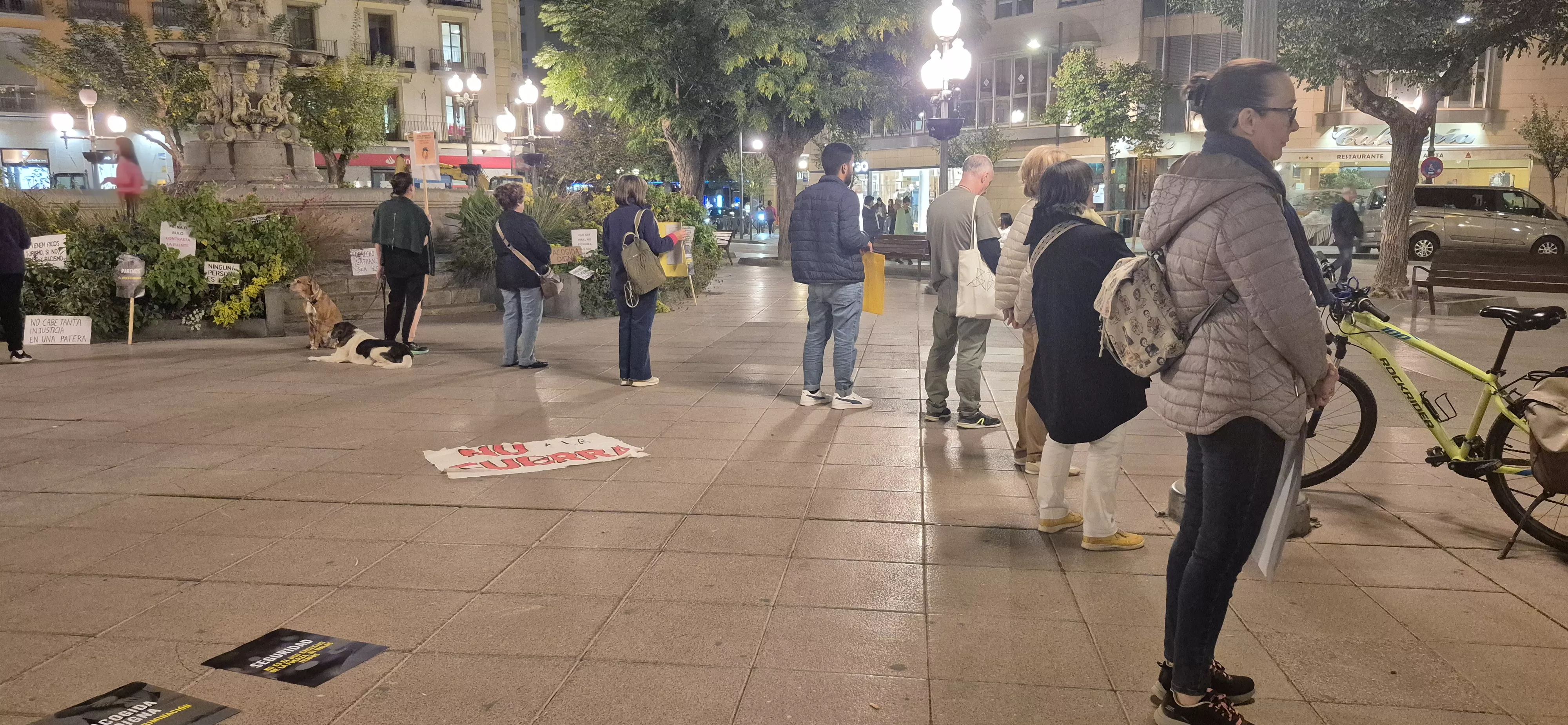 Acto contra el racismo en Ceuta de Aministía Internacional y Bienvenidos Refugiados. Foto Myriam Martínez