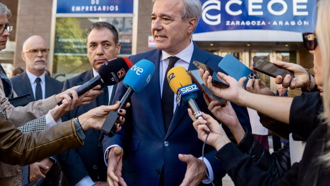Jorge Azcón ha reprochado a Óscar Puente su continuidad. Jorge Azcón ha reprochado a Óscar Puente su continuidad.