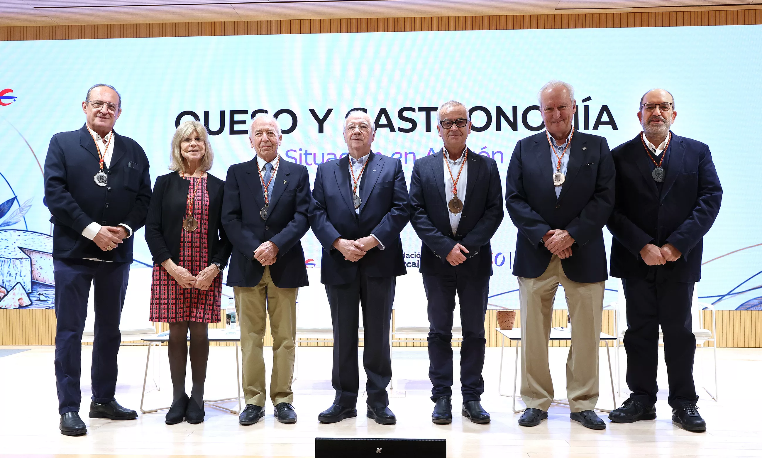 Nueva Junta Rectora de la Academia Aragonesa de Gastronomía con el presidente, Miguel Ángel Vicente. Foto Cristina Martínez